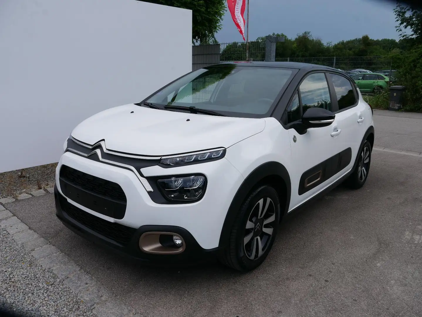 Citroen C3 PureTech*NAVI*LED*KLIMA*RADIO*BLUETOOTH*TEMPOMAT Schwarz - 1