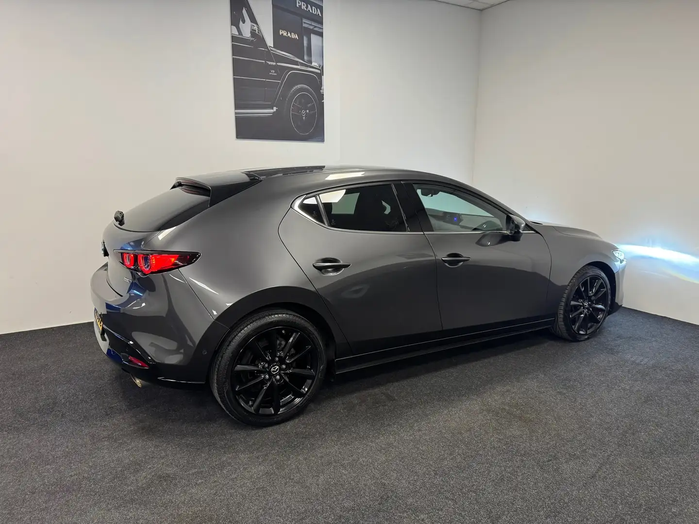 Mazda 3 2.0 e-SkyActiv-X M Hybrid 180 Luxury Grijs - 2