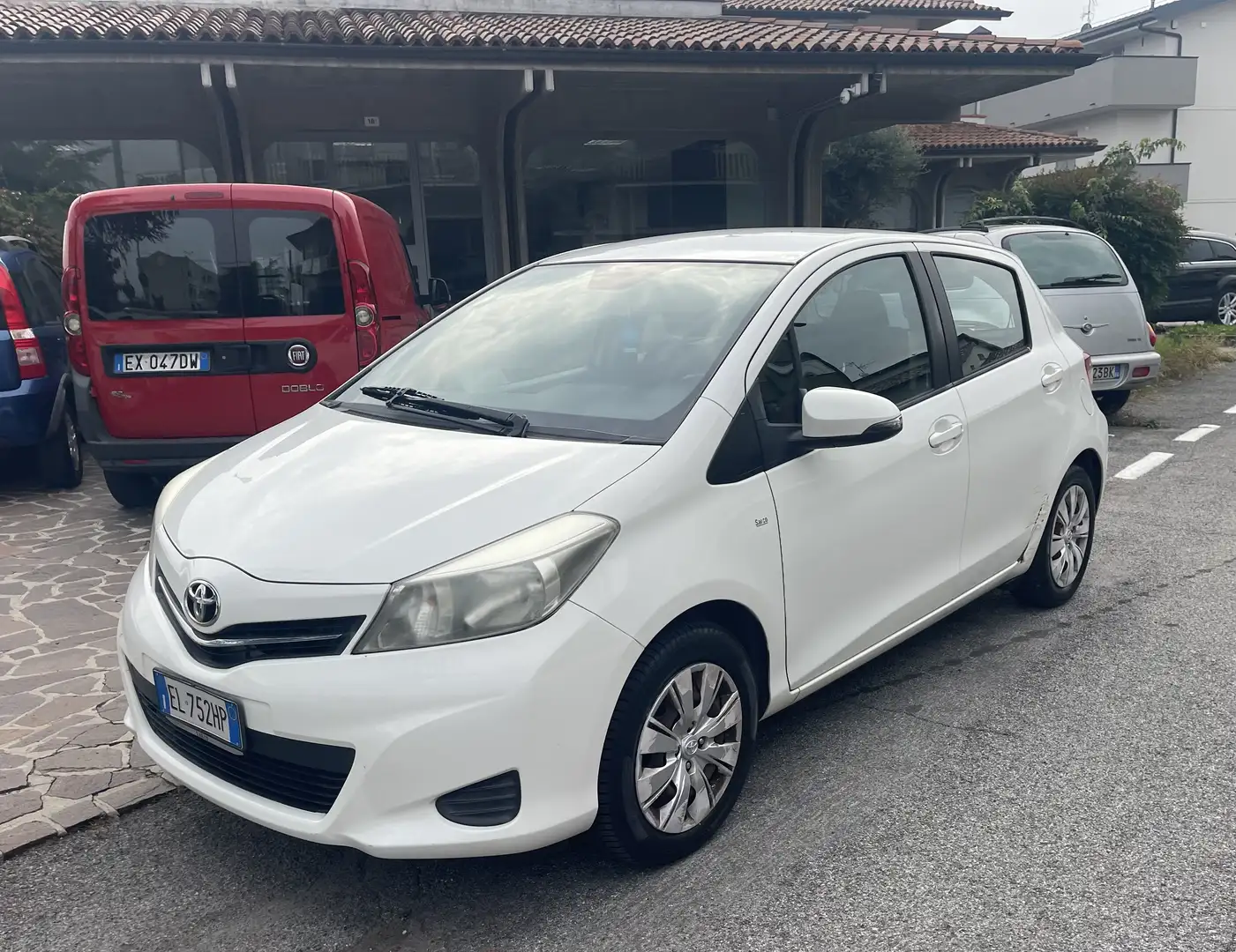 Toyota Yaris Yaris III 2011 5p 1.0 Active Bianco - 2