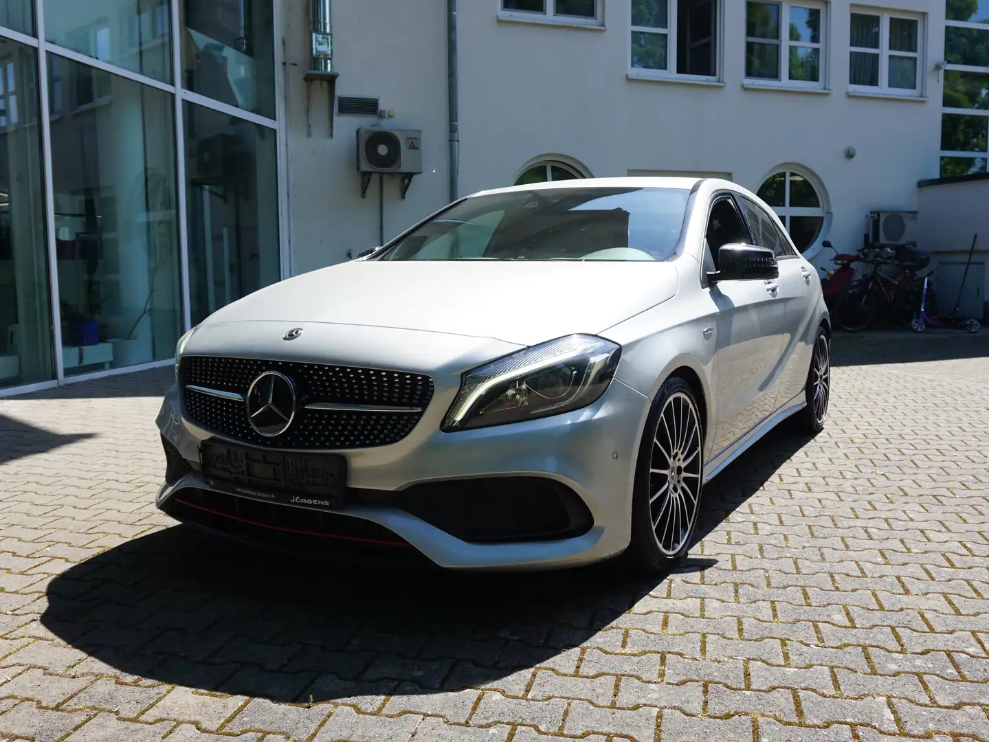 Mercedes-Benz A 250 A 250 4Matic Sport AMG Line Silber - 2
