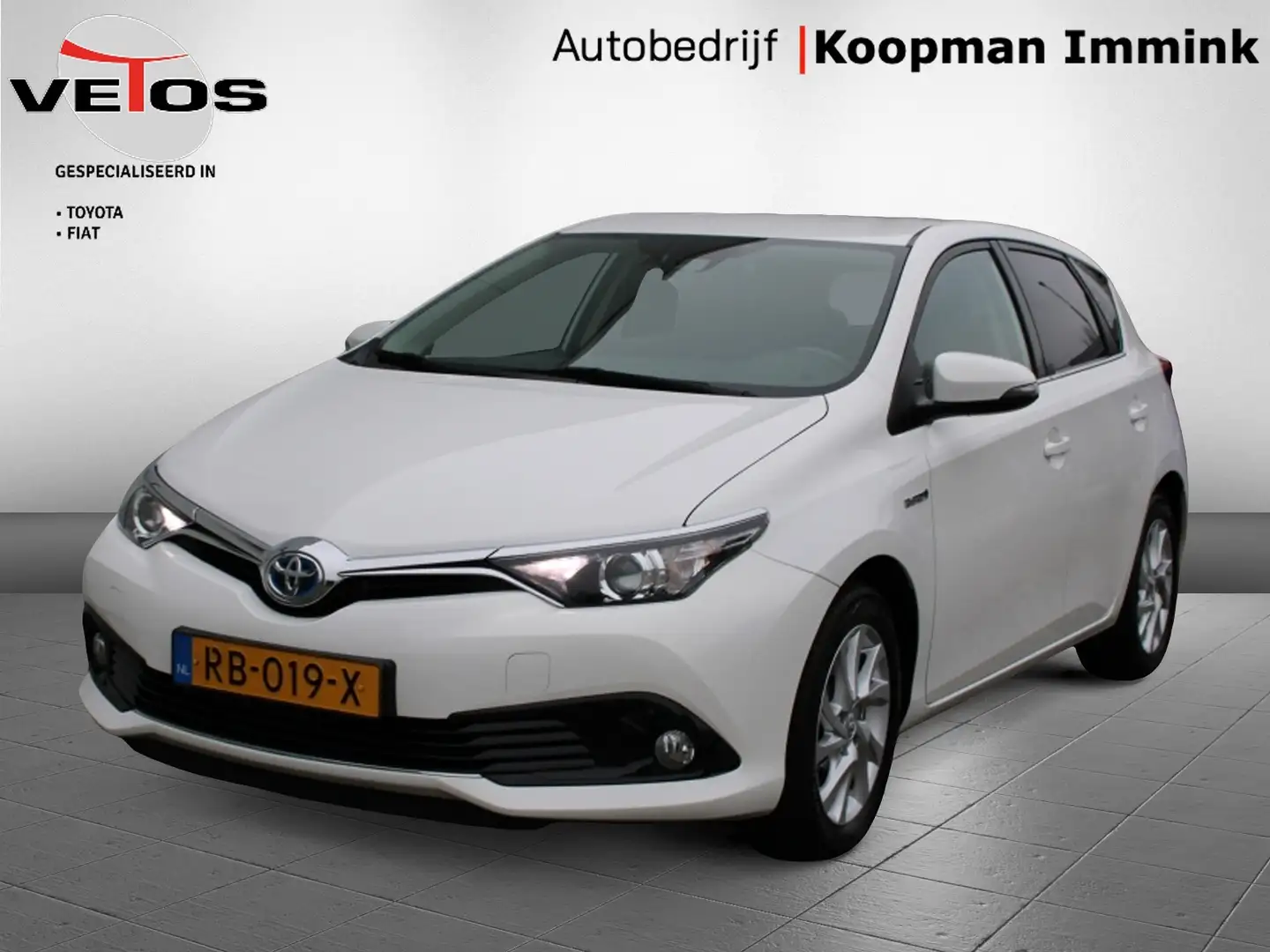Toyota Auris 1.8 Hybrid Dynamic Blanc - 1