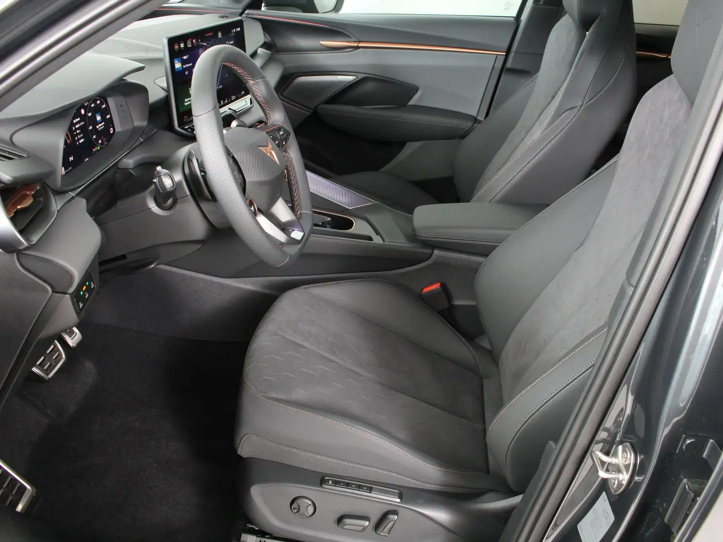 CUPRA Terramar 2.0 TSI 204 PS DSG 4Drive Grau - 2