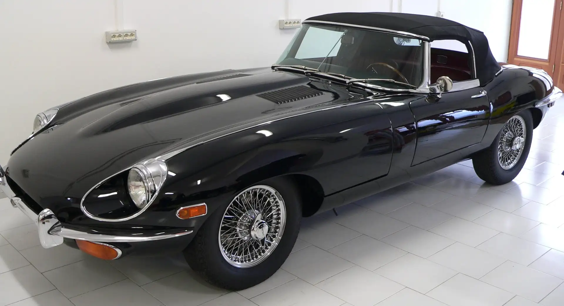 Jaguar E-Type 4.2 seconda serie OTS Чорний - 2