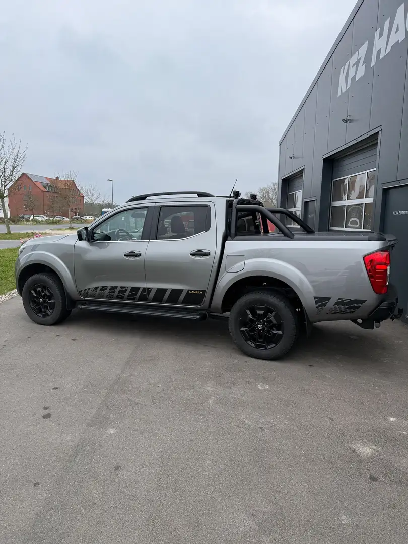 Nissan Navara N-Guard  Double Cab 4x4 SHZ 360Grad Heckrollo Grau - 2