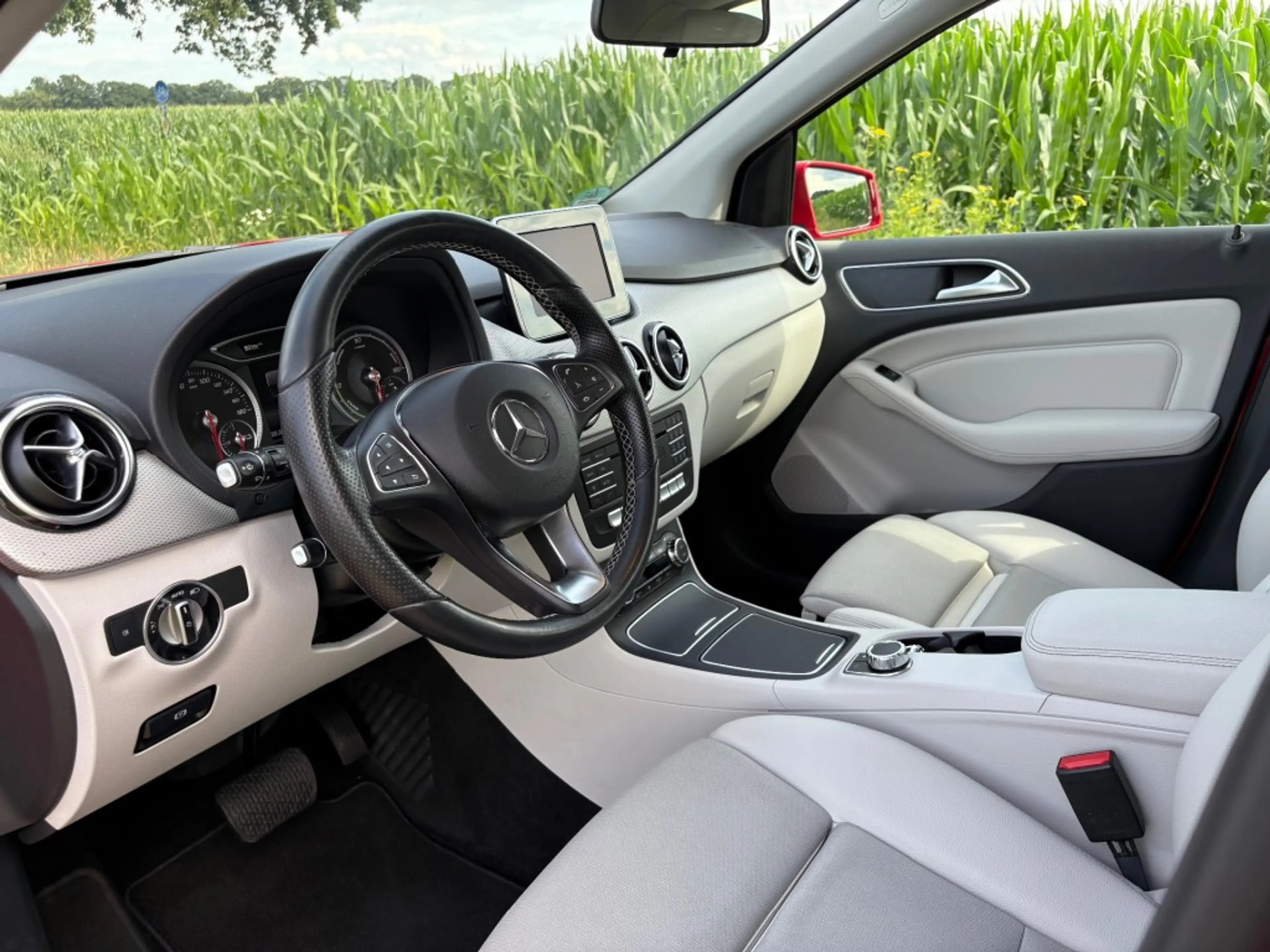 Mercedes-Benz B Electric Drive 250 E / AUTOMAAT / VOLL / NIEUWSTAAT — photo 12