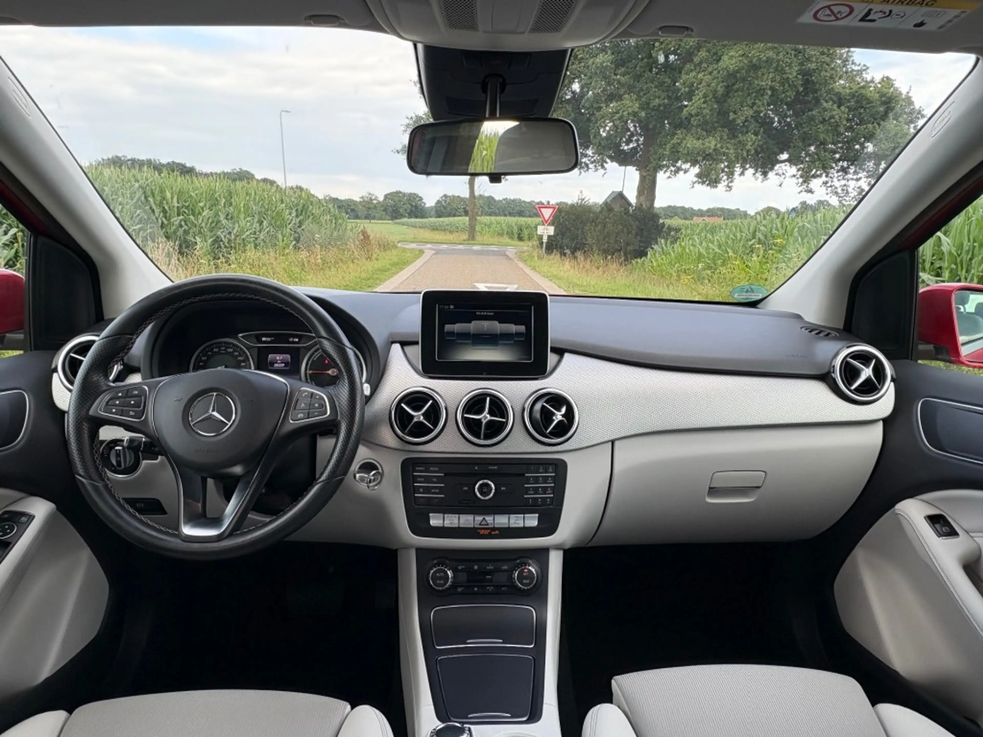 Mercedes-Benz B Electric Drive 250 E / AUTOMAAT / VOLL / NIEUWSTAAT — photo 13