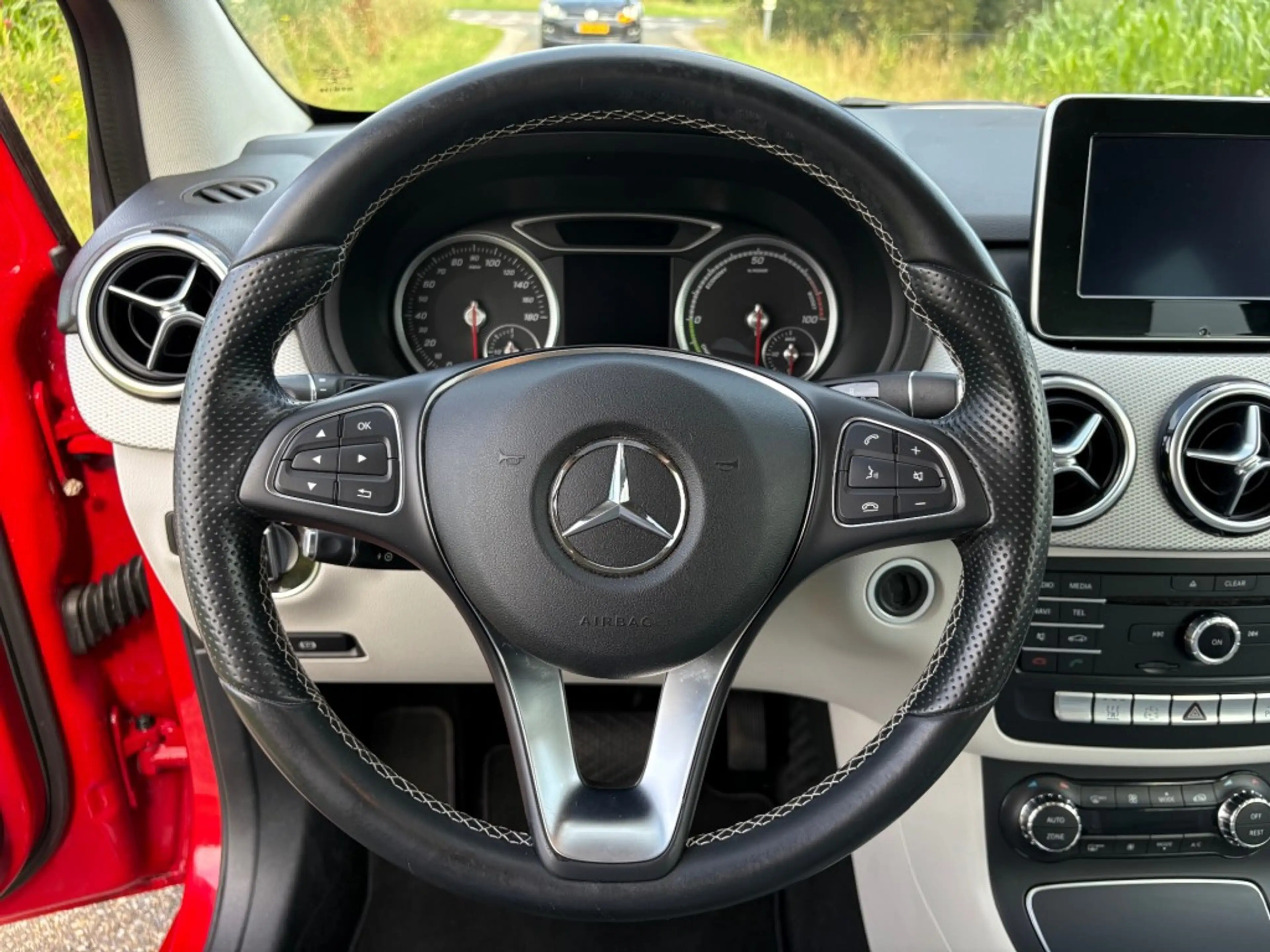 Mercedes-Benz B Electric Drive 250 E / AUTOMAAT / VOLL / NIEUWSTAAT — photo 14
