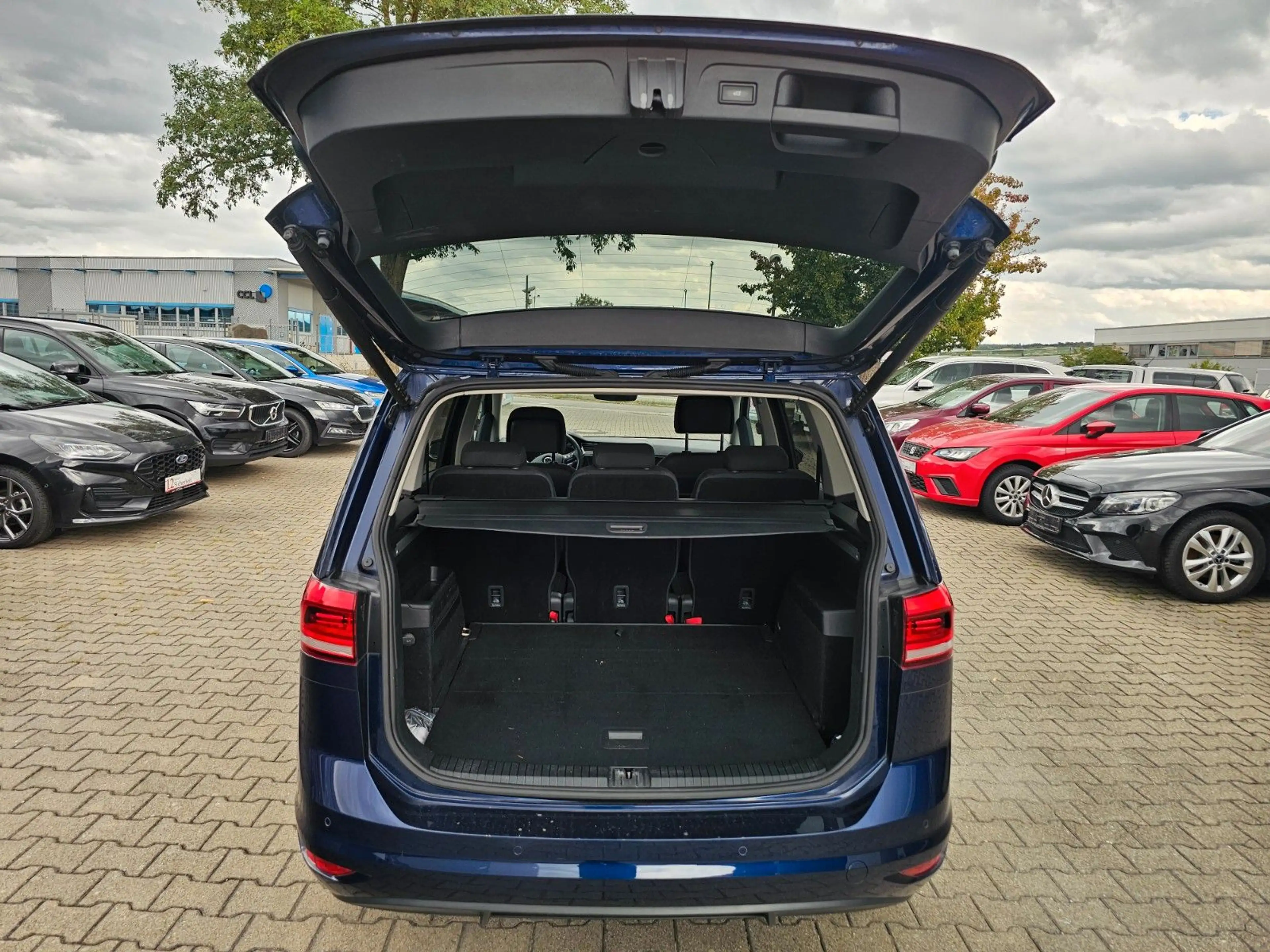 Volkswagen Touran ComfortlineBMT*NAVI*ACC*PANO*MASSAGE*SHZG — photo 7