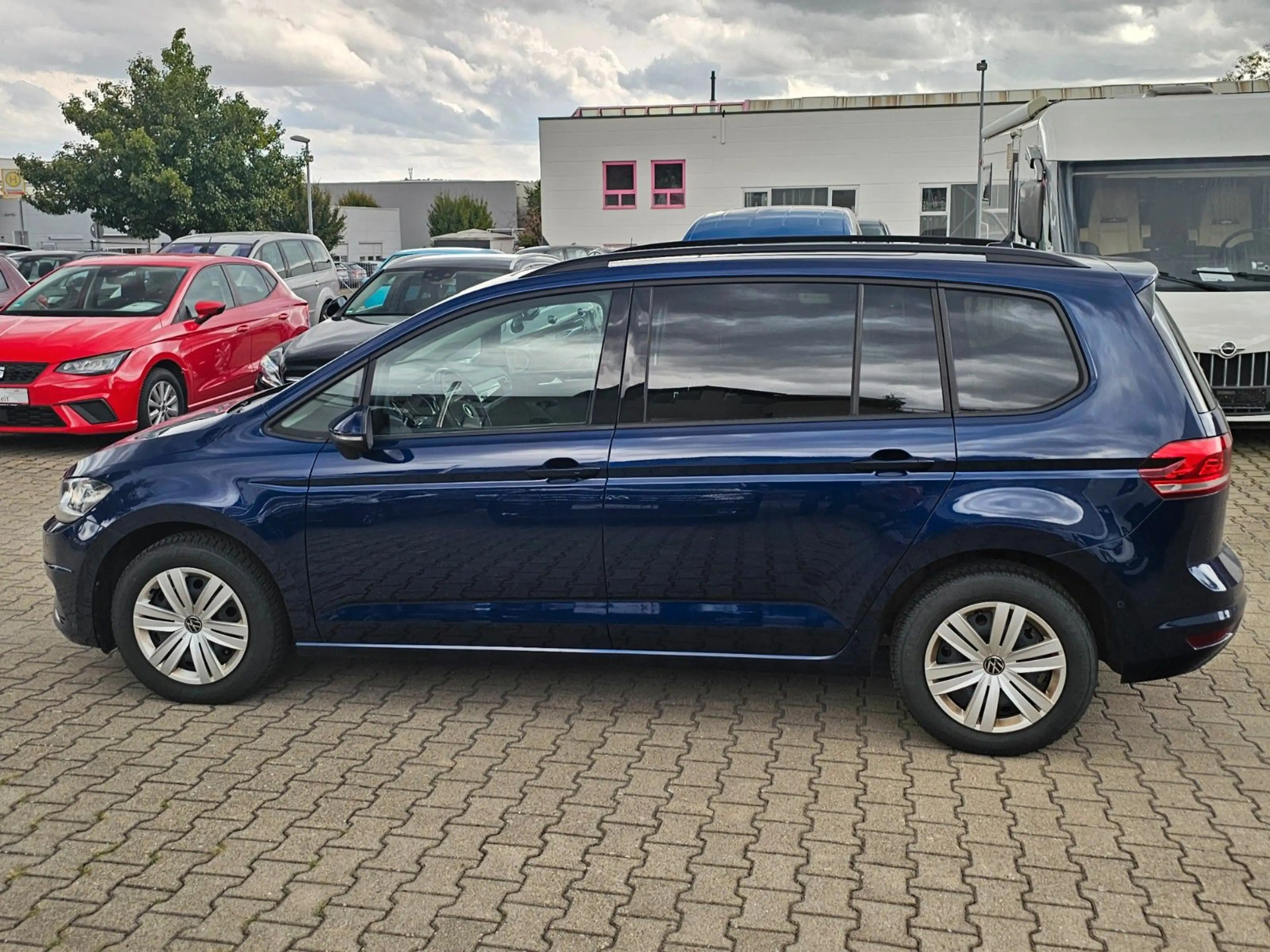 Volkswagen Touran ComfortlineBMT*NAVI*ACC*PANO*MASSAGE*SHZG — photo 3