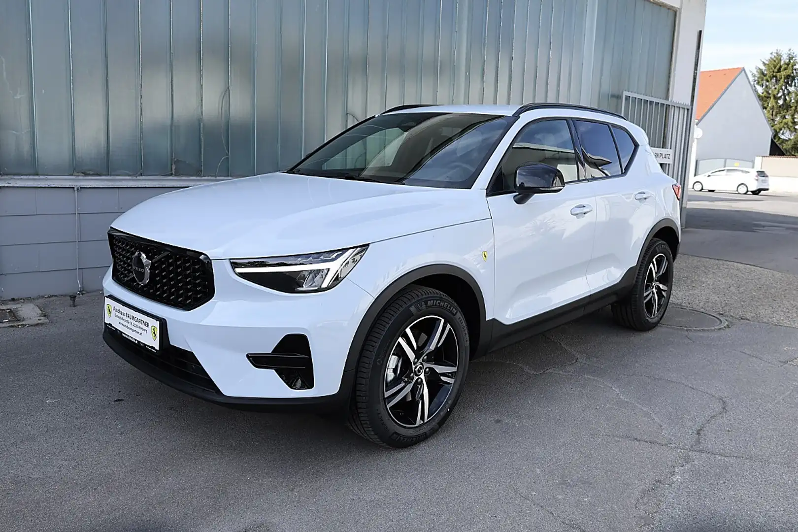 Volvo XC40 B3 Plus Dark Aut. Blau - 2