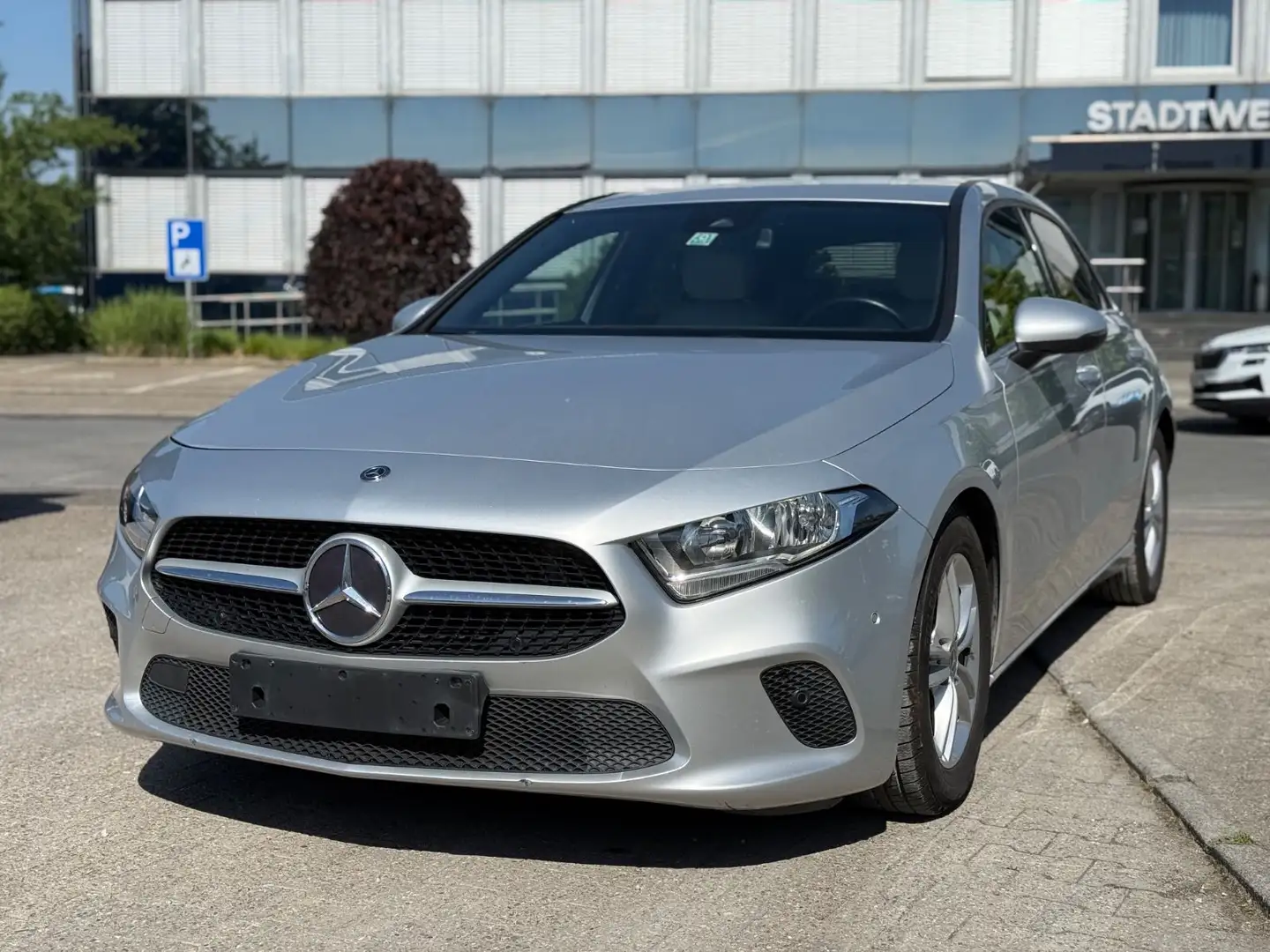 Mercedes-Benz A 160 :Kamera,Navi,Sitzheizung,T-Leder weiß,Eu6 Silber - 1