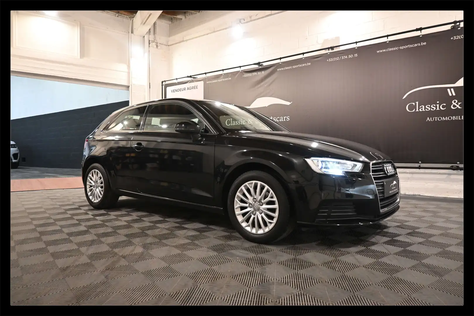 Audi A3 1.0 TFSI Design / LED / CRUISE / NAV Noir - 1