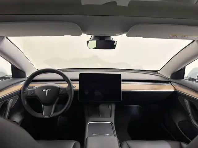 Tesla Model 3 view 4