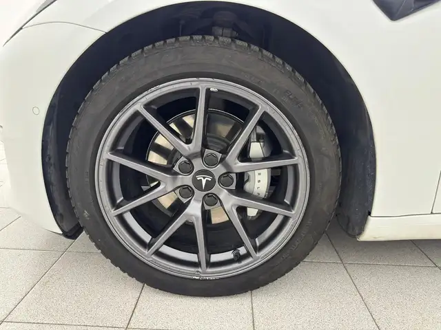 Tesla Model 3 view 9