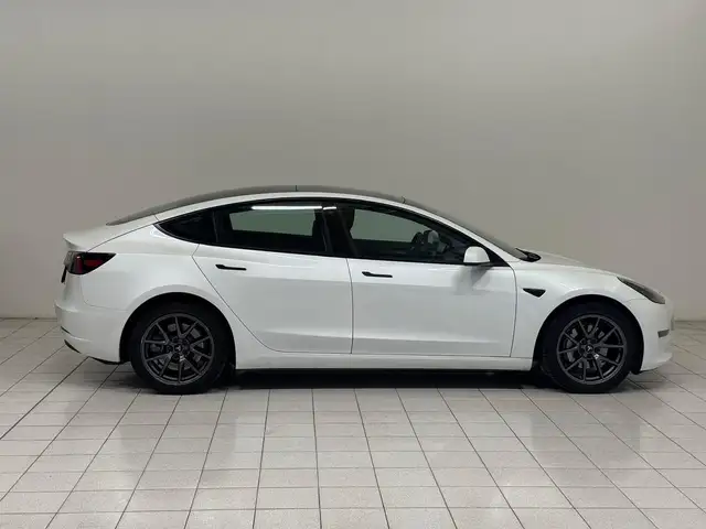 Tesla Model 3 view 6
