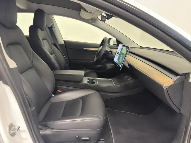 Tesla Model 3 view 3