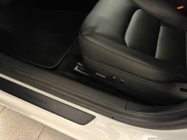 Tesla Model 3 view 18