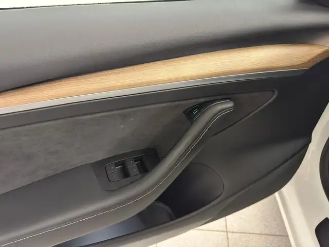 Tesla Model 3 view 17
