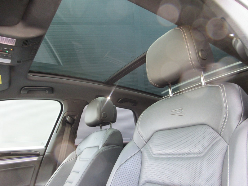 Volkswagen Touareg R eHybrid 4MOTION — photo 15