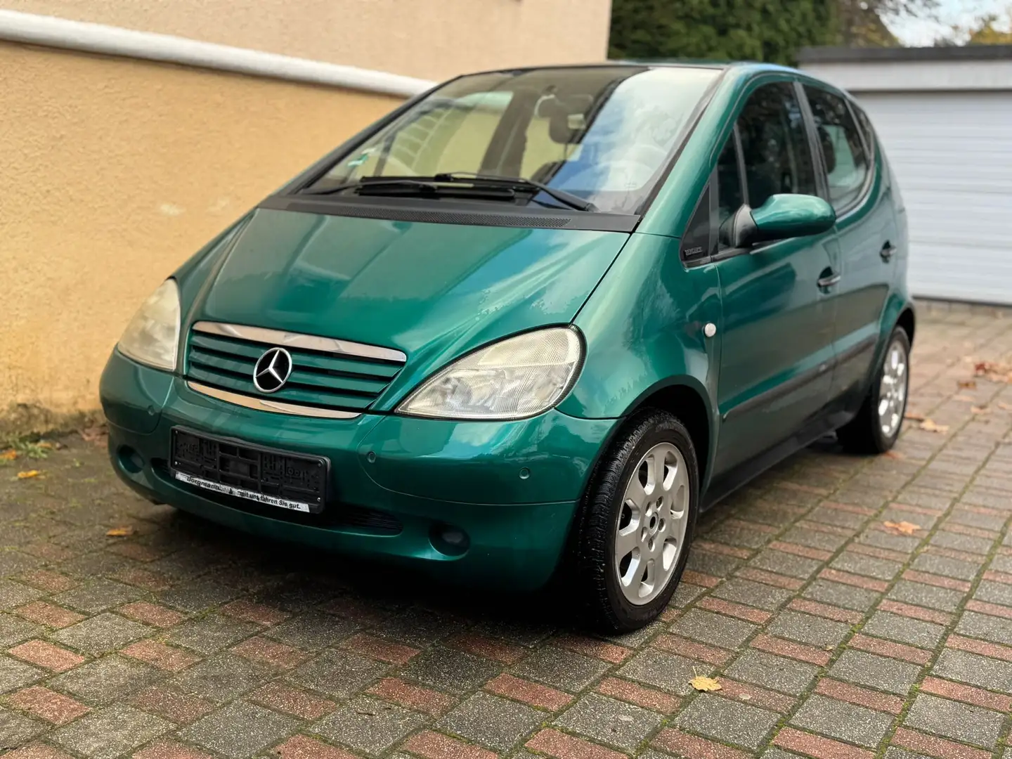 Mercedes-Benz A 160 A-Klasse Elegance AUTOMATIK EFH PDC ALU Grün - 1