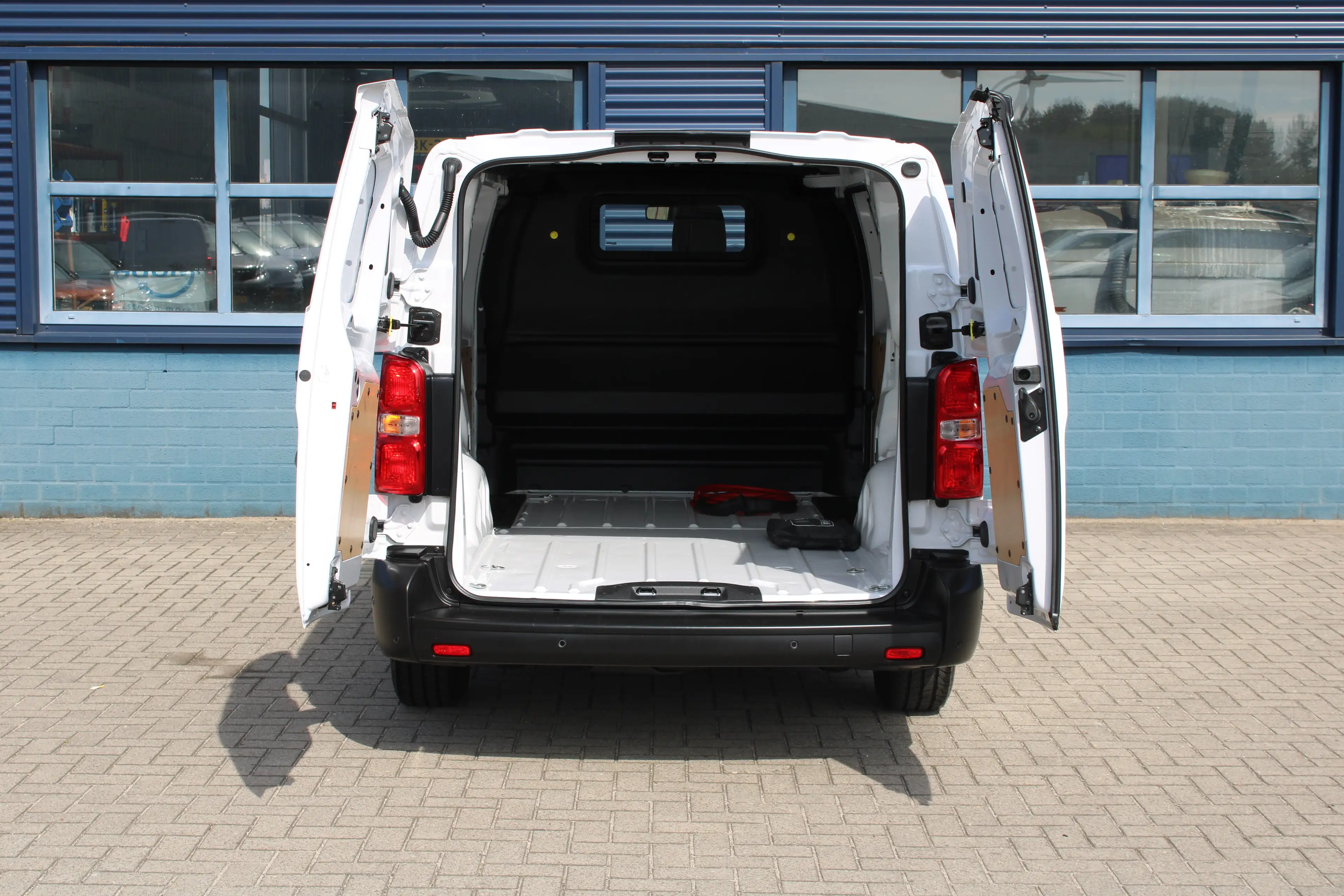 Peugeot e-Expert L3 75 kWh | 8 JAAR GARANTIE | CAMERA | NAVI | DRAA — photo 4