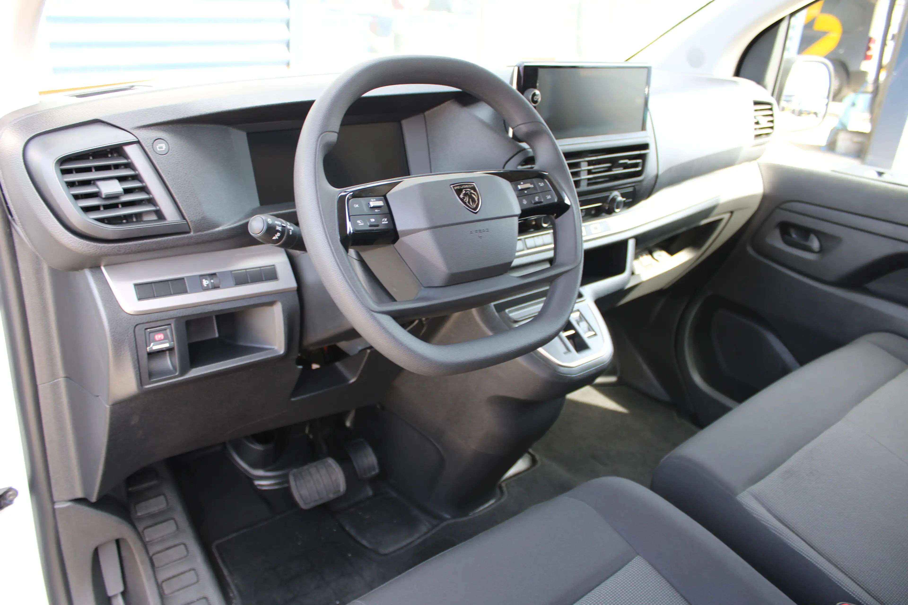 Peugeot e-Expert L3 75 kWh | 8 JAAR GARANTIE | CAMERA | NAVI | DRAA — photo 10