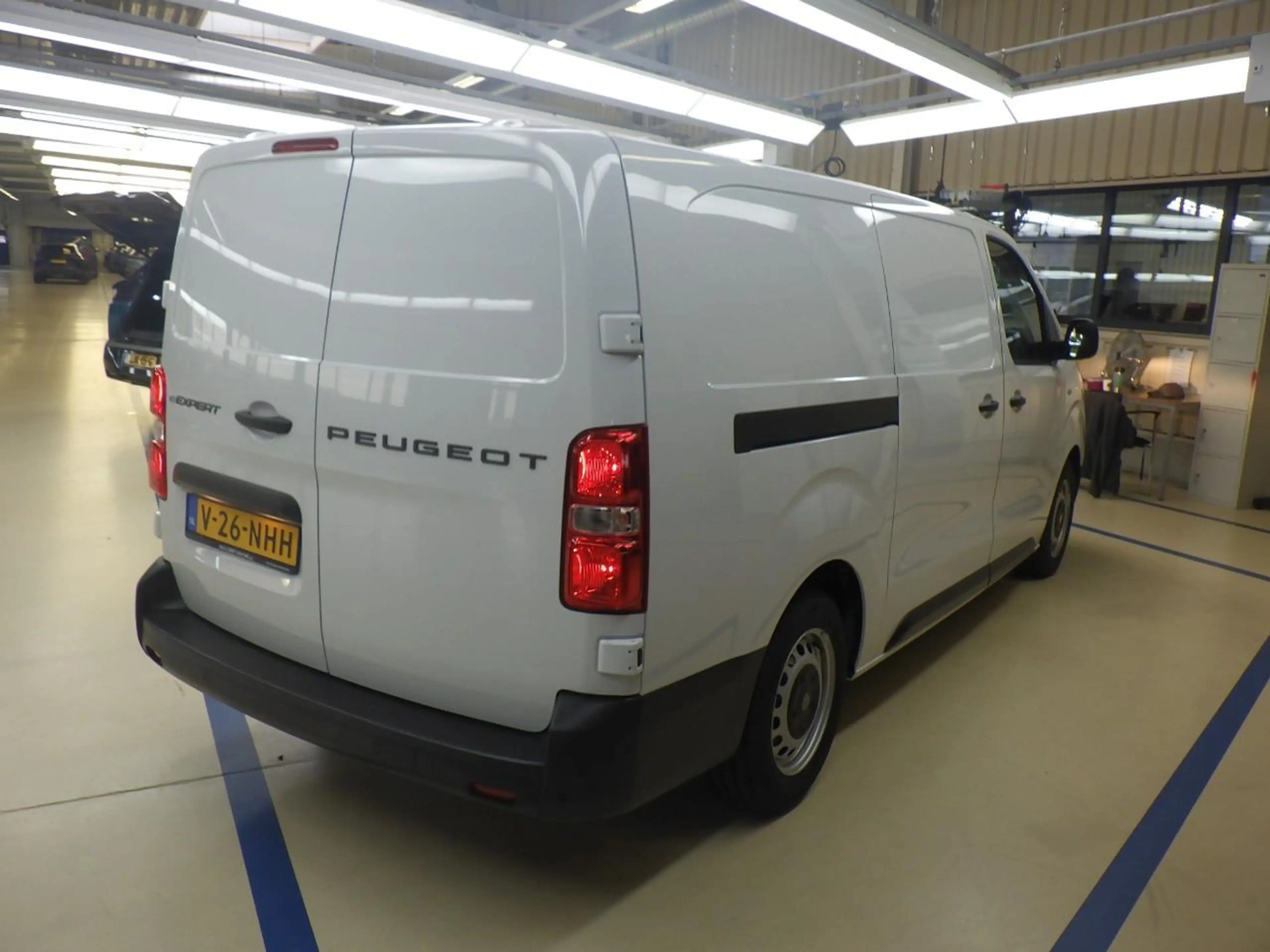 Peugeot e-Expert L3 75 kWh | 8 JAAR GARANTIE | CAMERA | NAVI | DRAA — photo 5