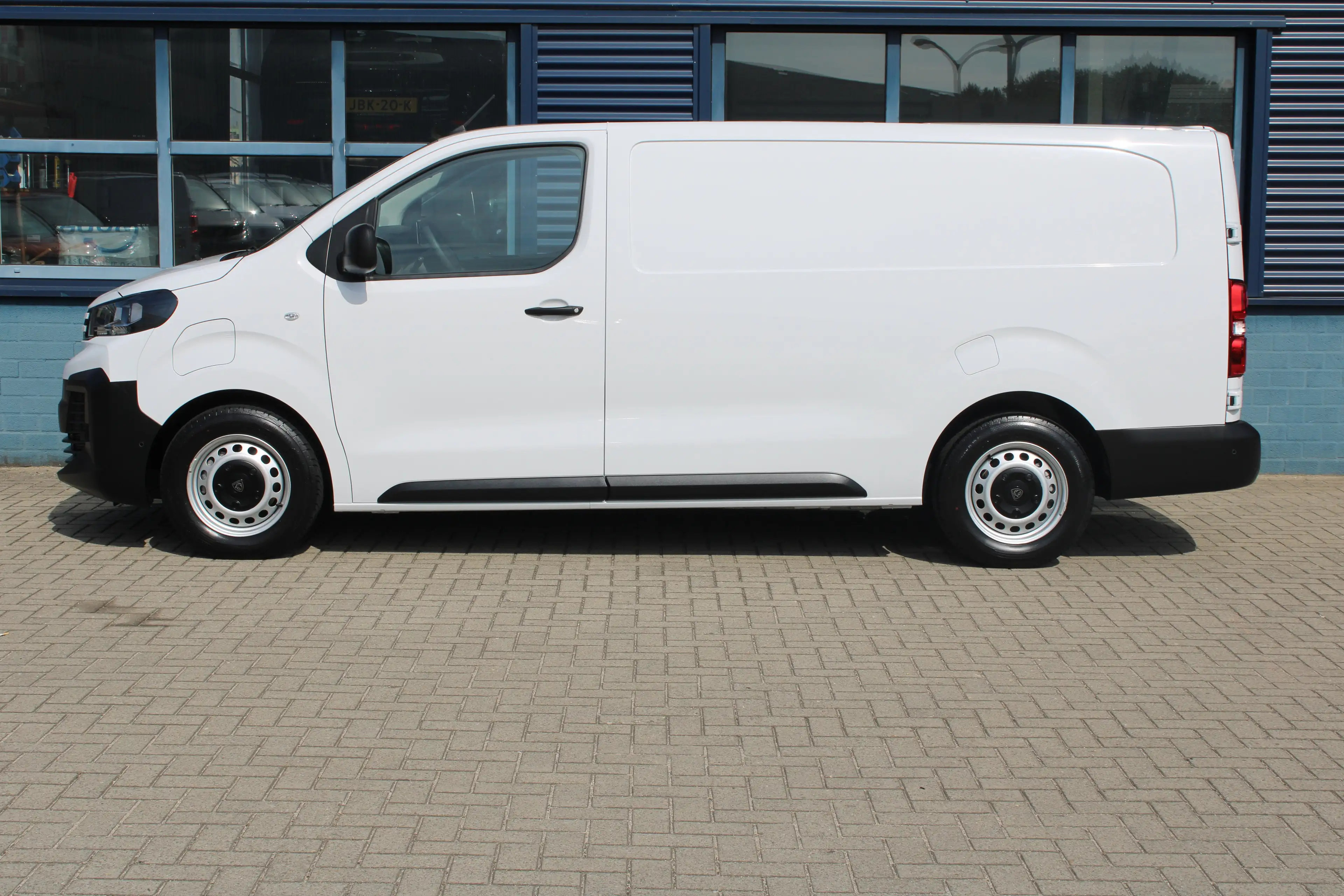 Peugeot e-Expert L3 75 kWh | 8 JAAR GARANTIE | CAMERA | NAVI | DRAA — photo 2