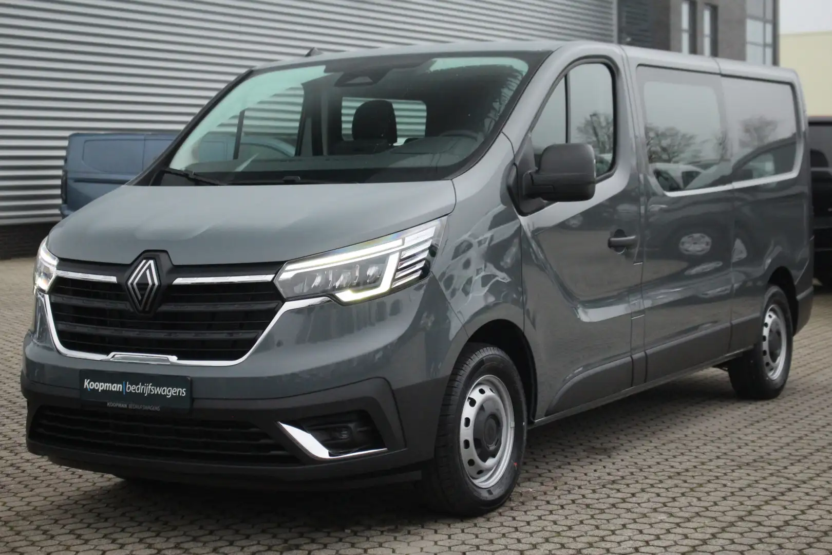 Renault Trafic 2.0dCi 150pk T30 L2H1 DC | 6-Zits | Carplay/Androi Grijs - 2