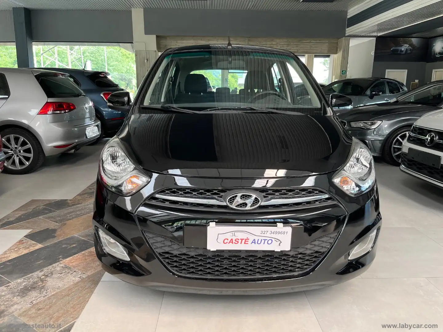Hyundai i10 1.1 12V Comfort AUTOMATICA - 2