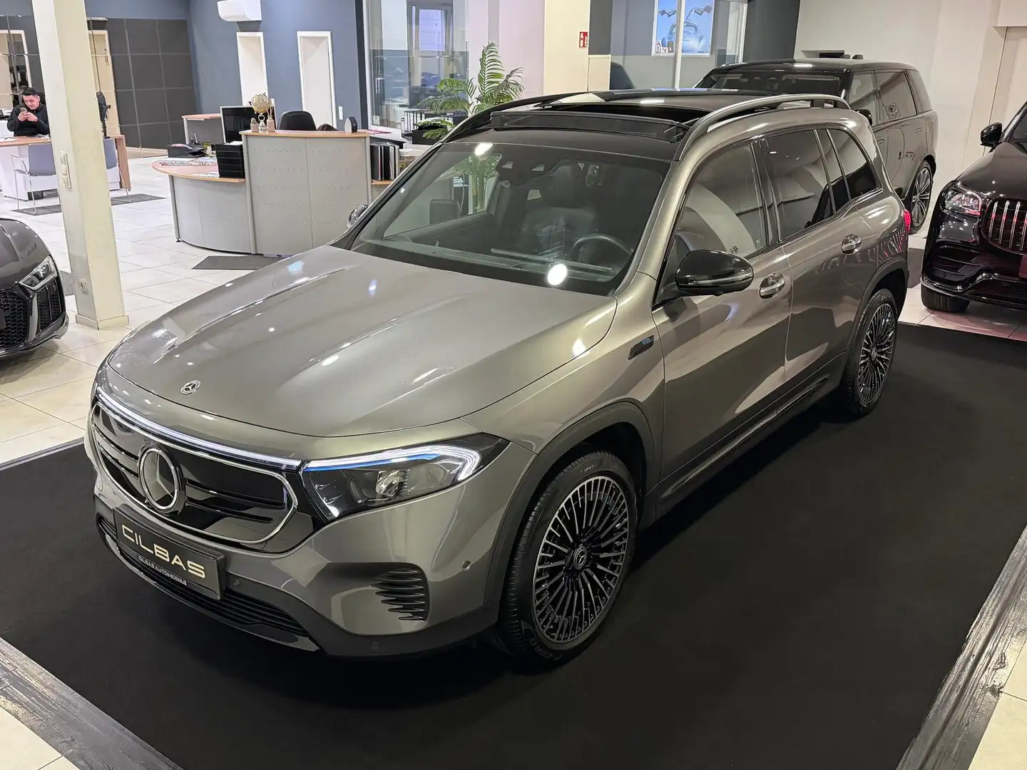 Mercedes-Benz EQB 350 Progressive 4M *20" AMG*PANO*HUD*360*7-S Grau - 1