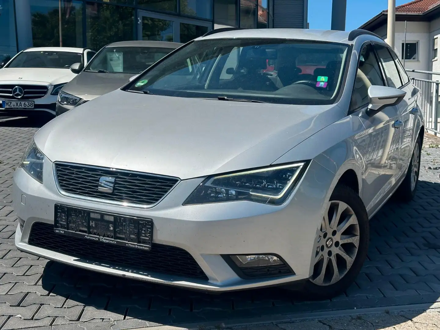SEAT Leon ST Style 1.6 TDI LED PDC Klima Bluetooth Silber - 2