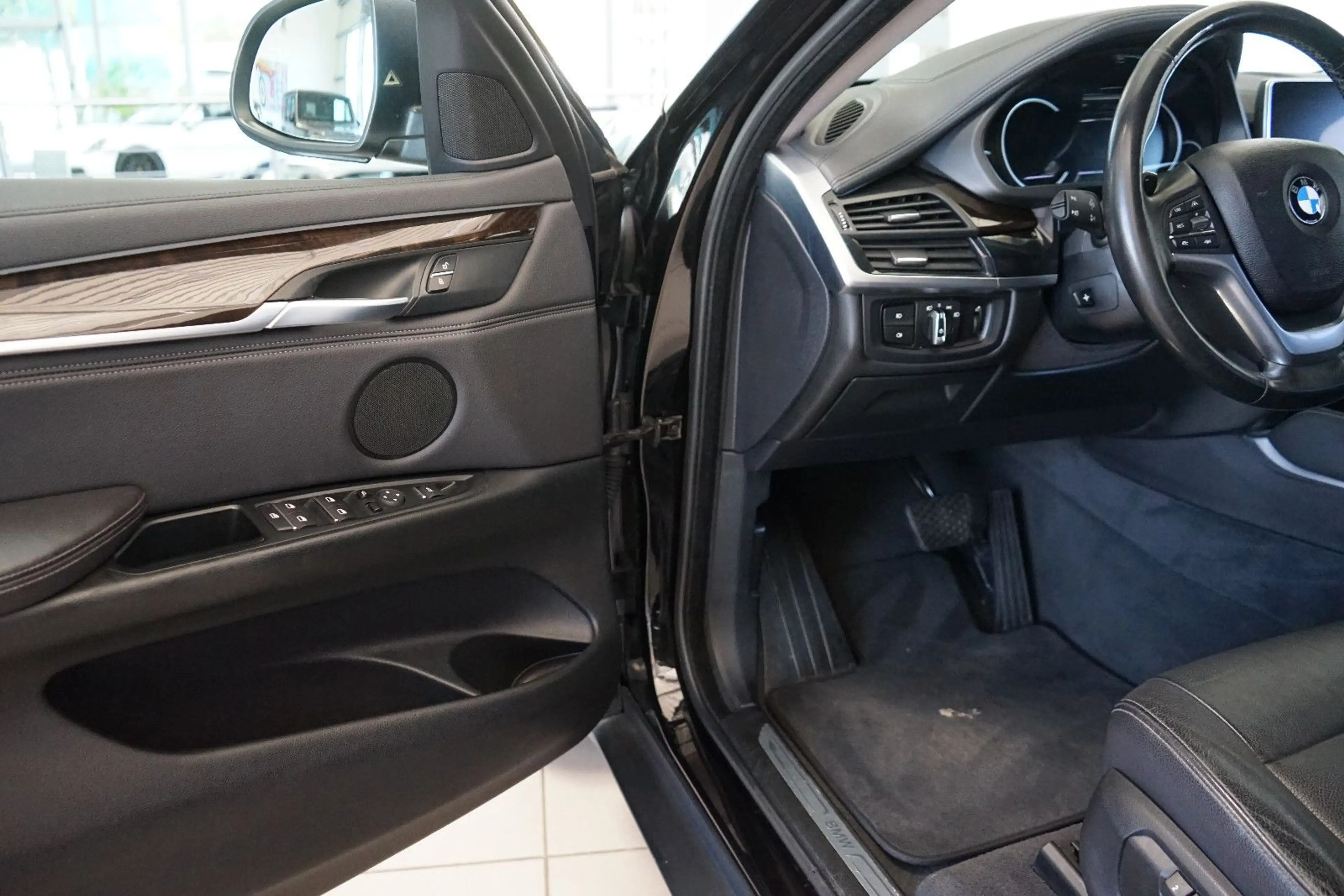 BMW X6 xDrive40d LED+AHK+HUD+Kamera+ACC+HiFi+Mwst. — photo 9