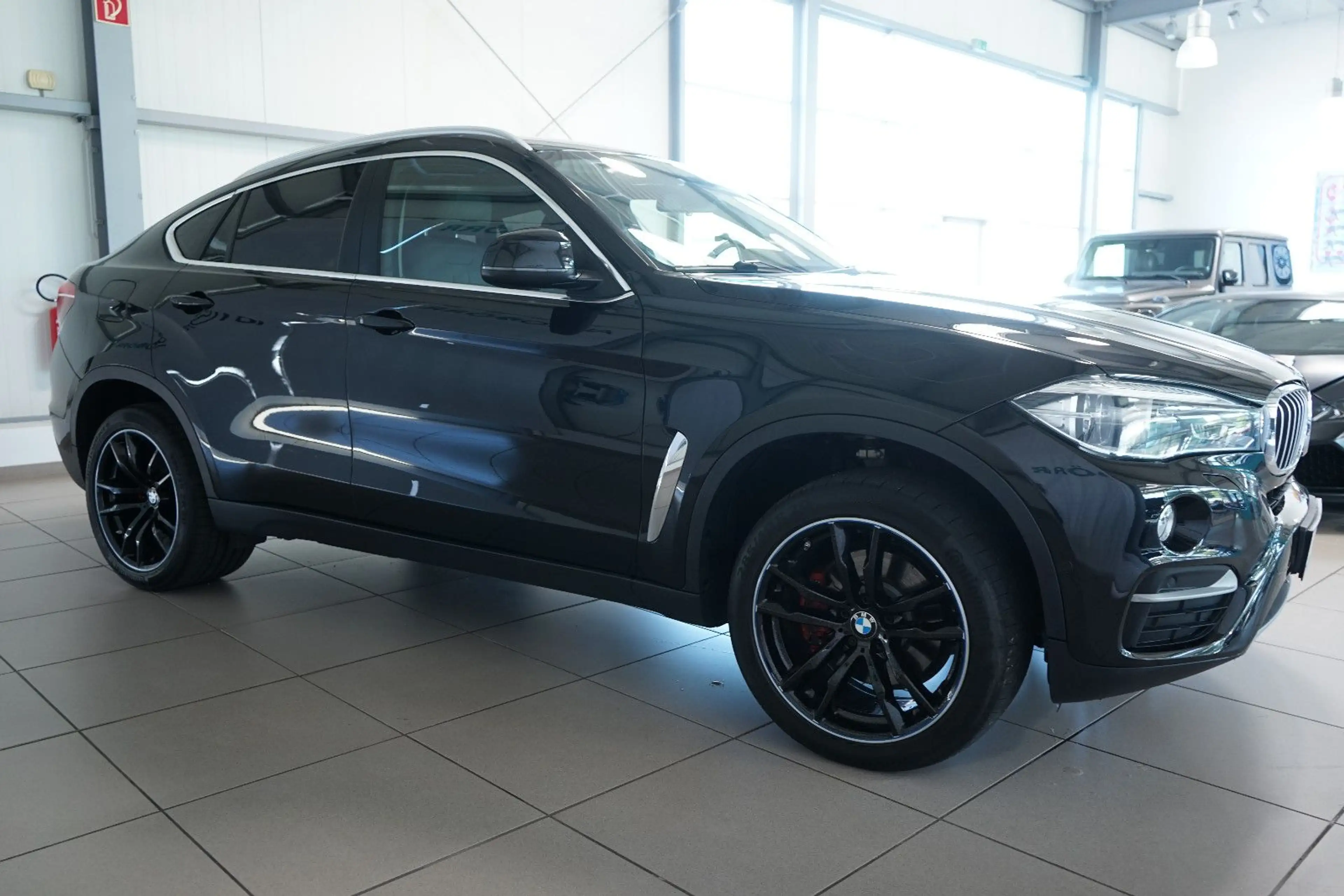 BMW X6 xDrive40d LED+AHK+HUD+Kamera+ACC+HiFi+Mwst. — photo 7