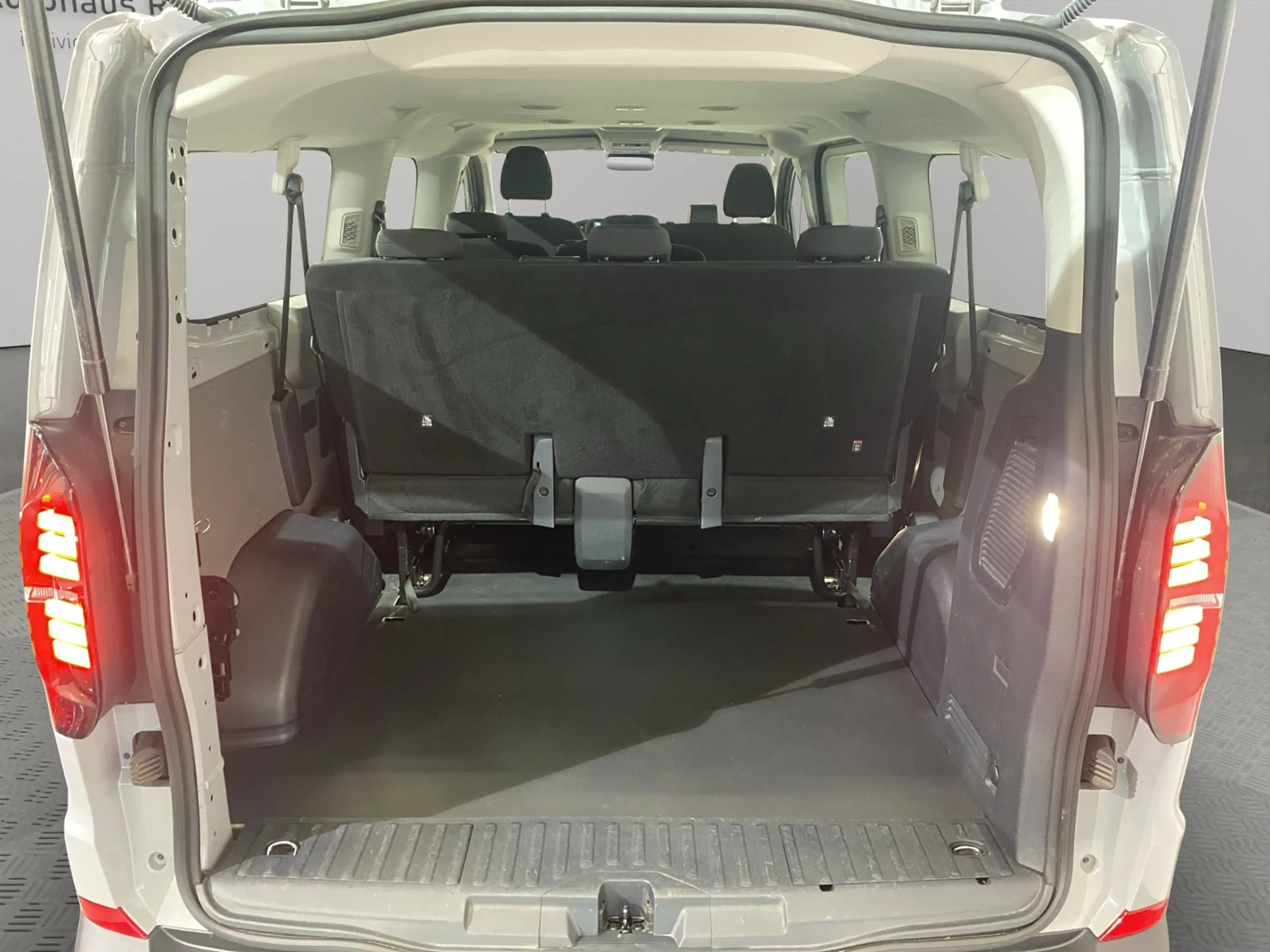 Volkswagen T7 Kombi T7 Transporter Kombi 2.0 TDI 8-Gang-Automatik Rad — photo 11