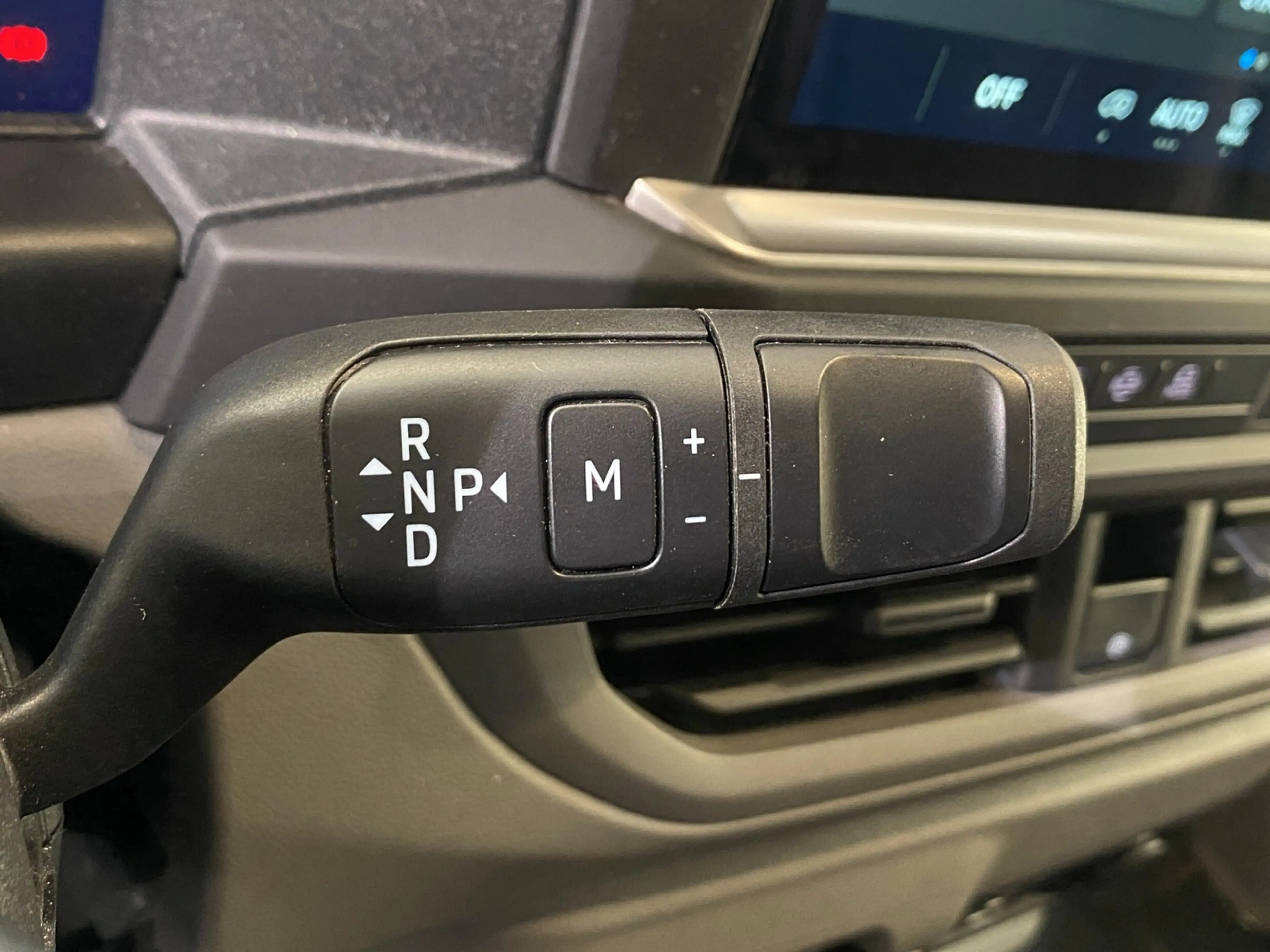 Volkswagen T7 Kombi T7 Transporter Kombi 2.0 TDI 8-Gang-Automatik Rad — photo 8