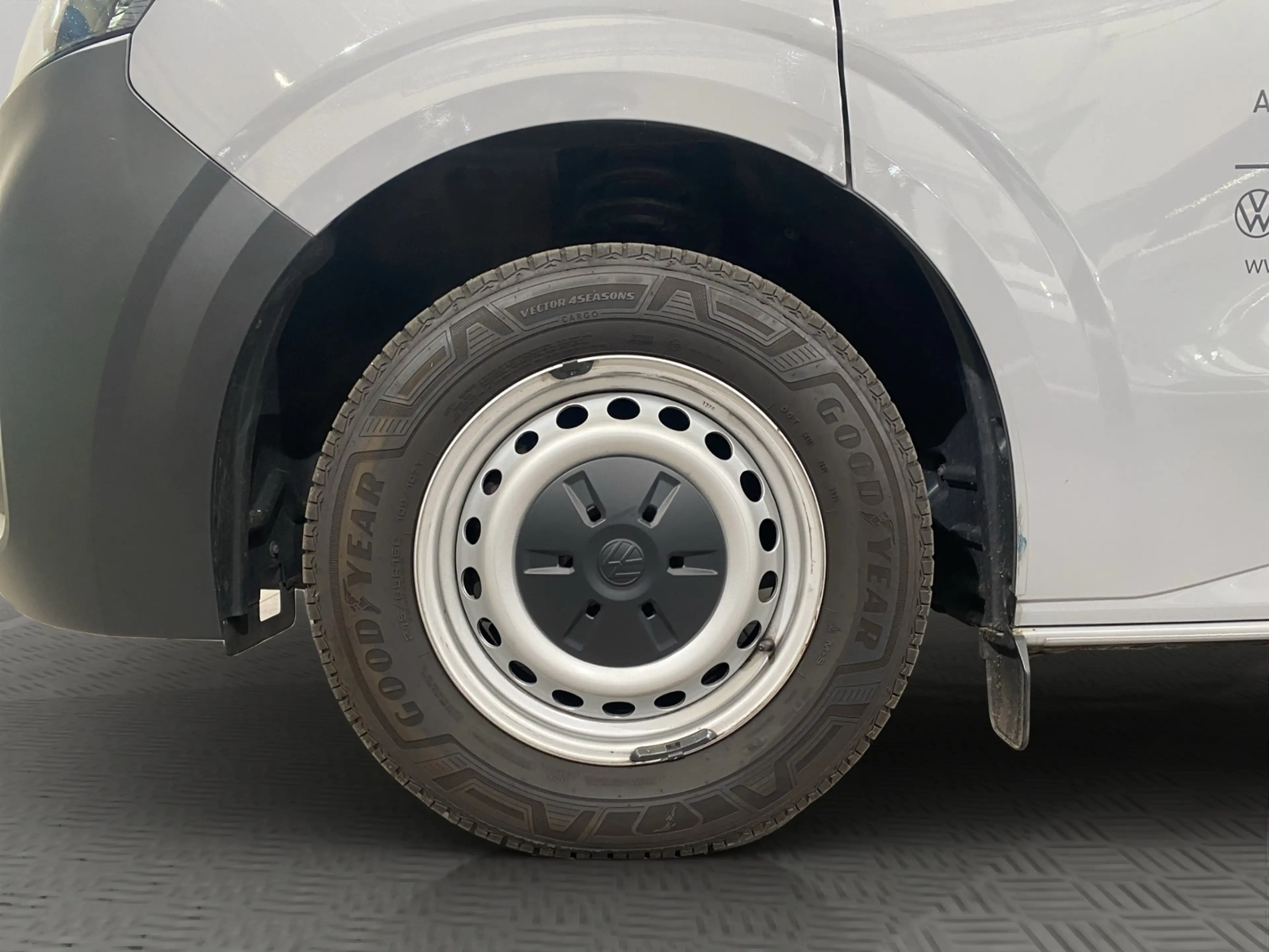 Volkswagen T7 Kombi T7 Transporter Kombi 2.0 TDI 8-Gang-Automatik Rad — photo 14