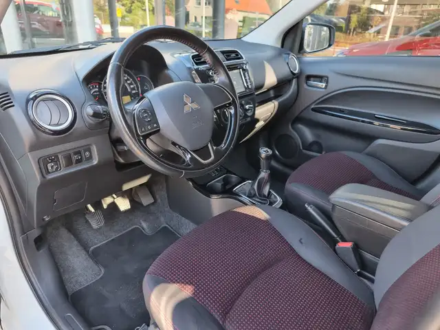 Mitsubishi Space Star view 13