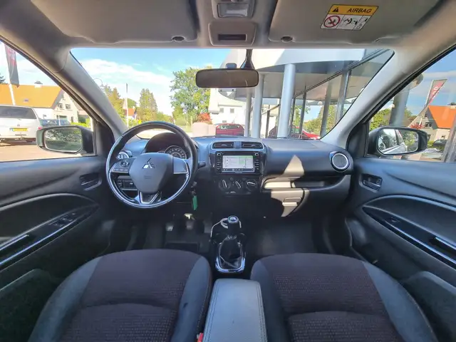 Mitsubishi Space Star view 3