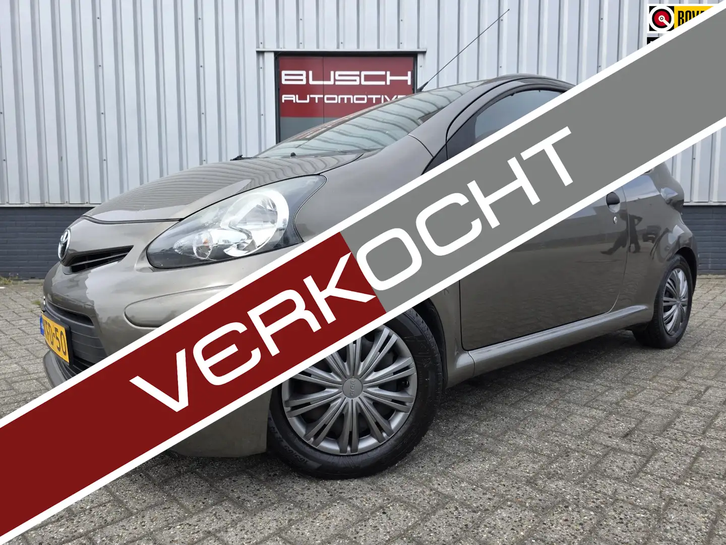 Toyota Aygo 1.0 VVT-i 5 deurs Comfort | VAN 2e EIGENAAR | Brun - 1