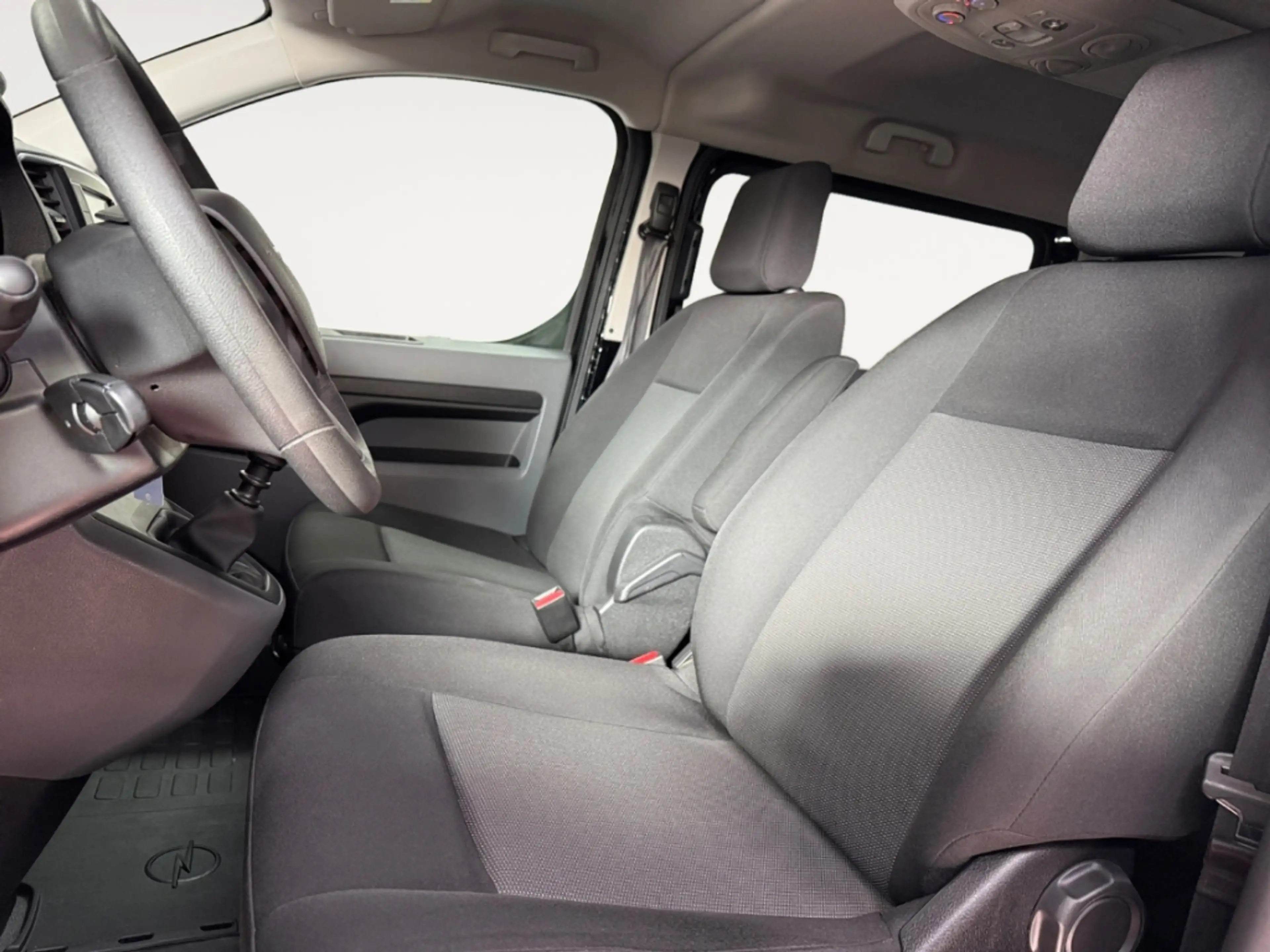 Opel Vivaro Kombi 8 Sitzer AUTOMATIK ALLWETTER AHK KAMERA APPL — photo 9