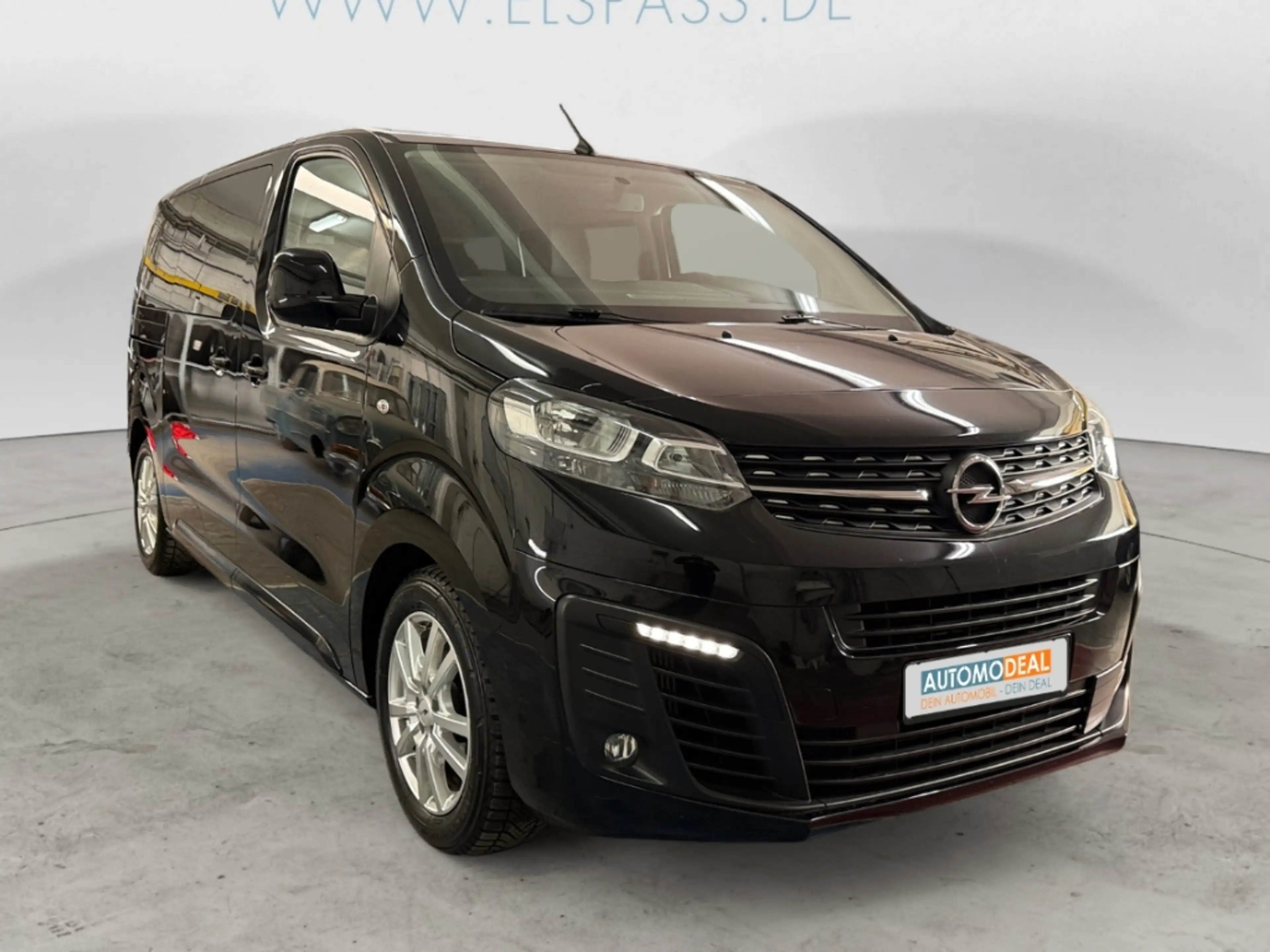 Opel Vivaro Kombi 8 Sitzer AUTOMATIK ALLWETTER AHK KAMERA APPL — photo 4