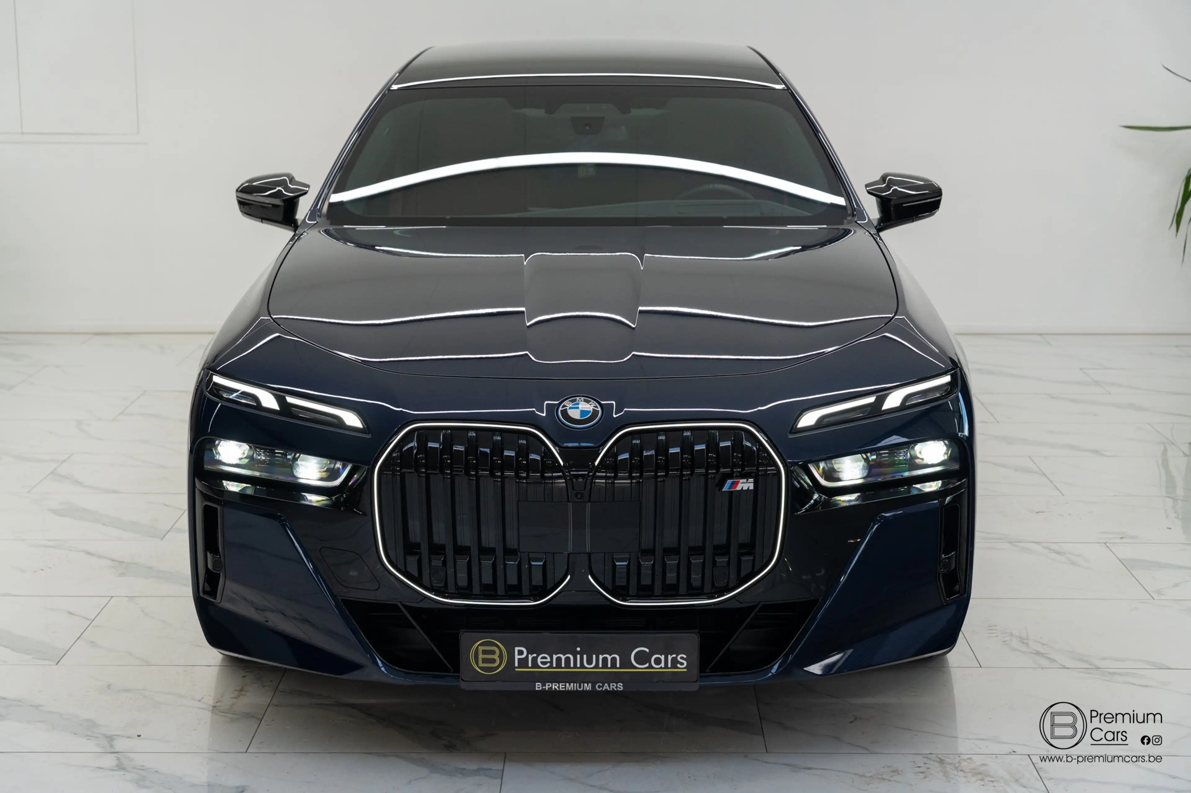 BMW 760 xDrive Individual! FULL OPTIONS! Black pack! — photo 5