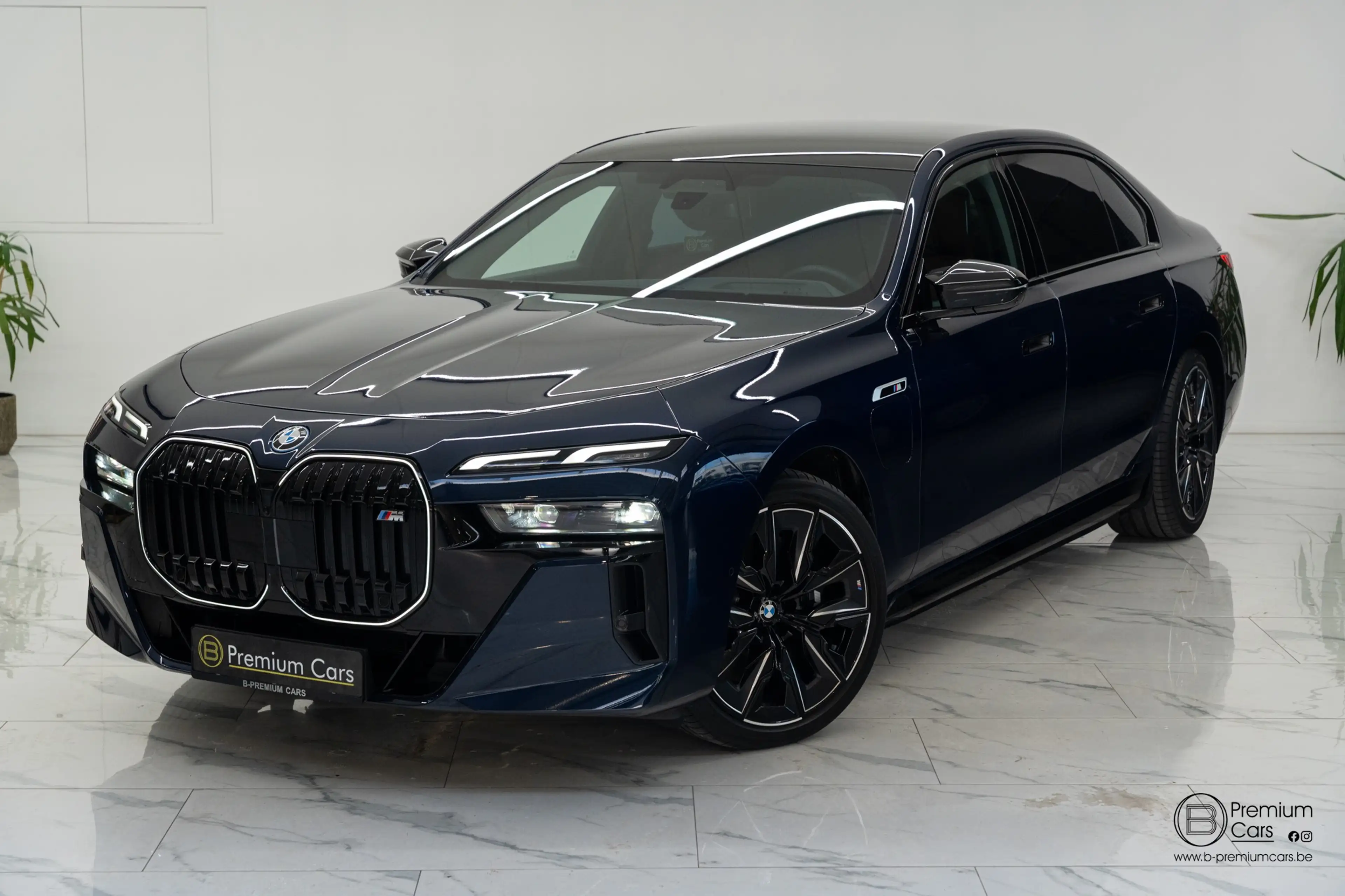 BMW 760 xDrive Individual! FULL OPTIONS! Black pack! — photo 2