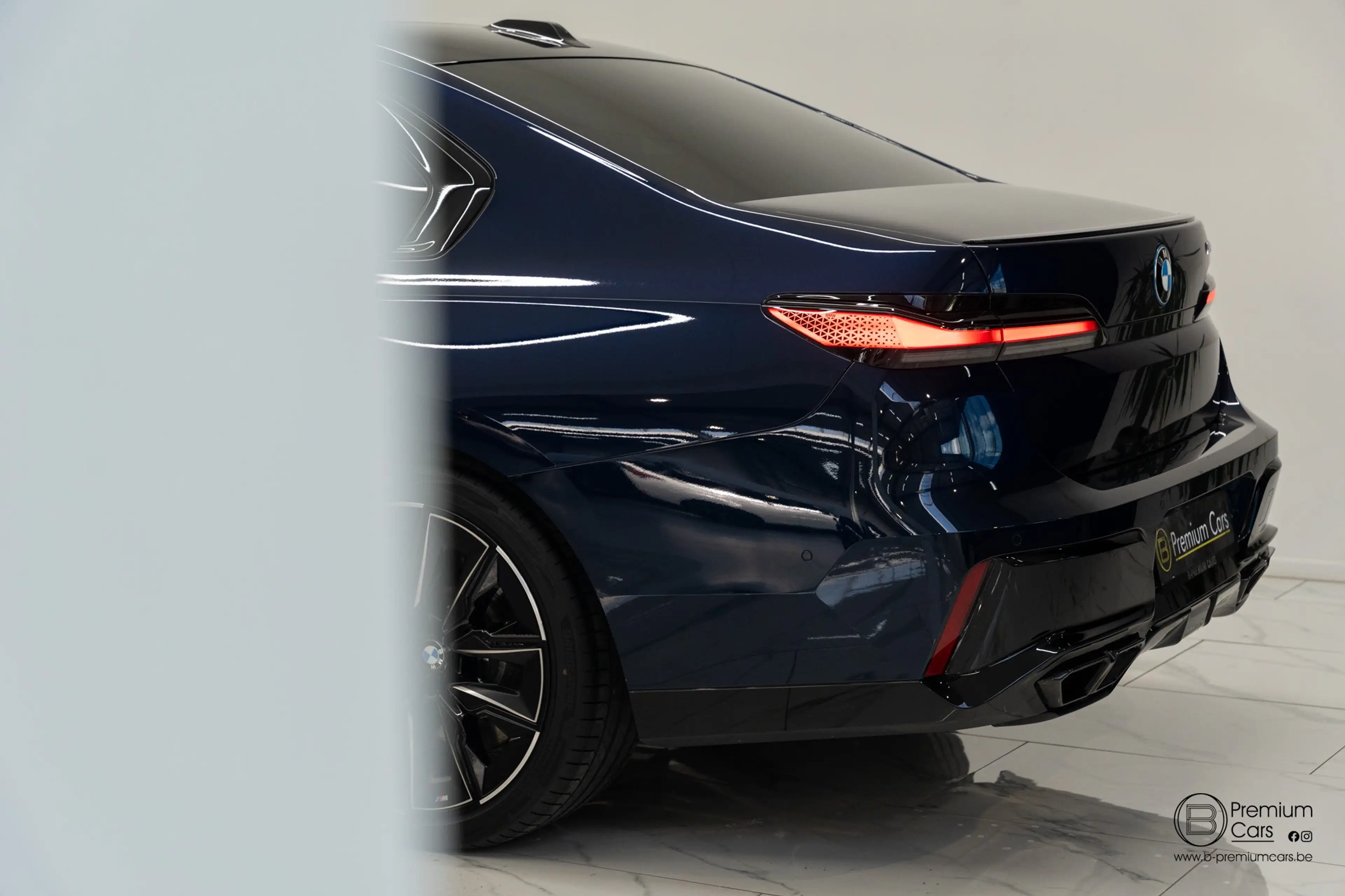 BMW 760 xDrive Individual! FULL OPTIONS! Black pack! — photo 12