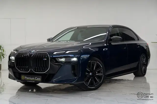 BMW 760 xDrive Individual! FULL OPTIONS! Black pack!
