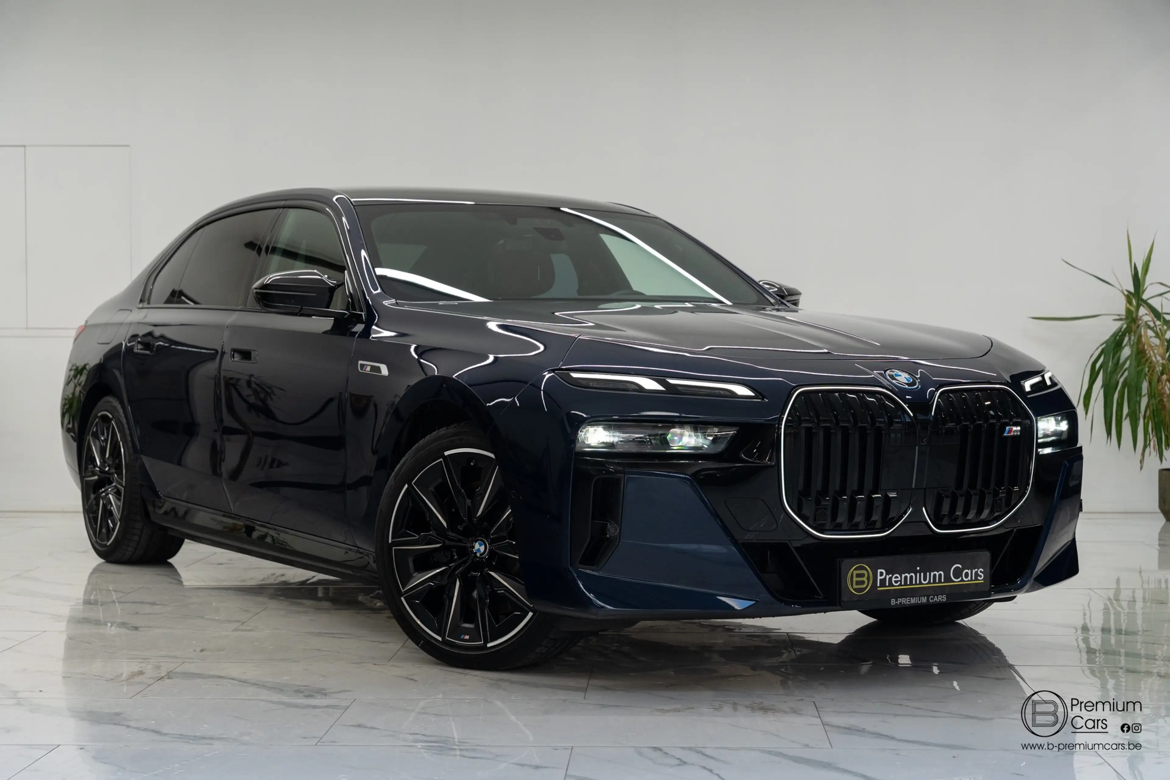 BMW 760 xDrive Individual! FULL OPTIONS! Black pack! — photo 7