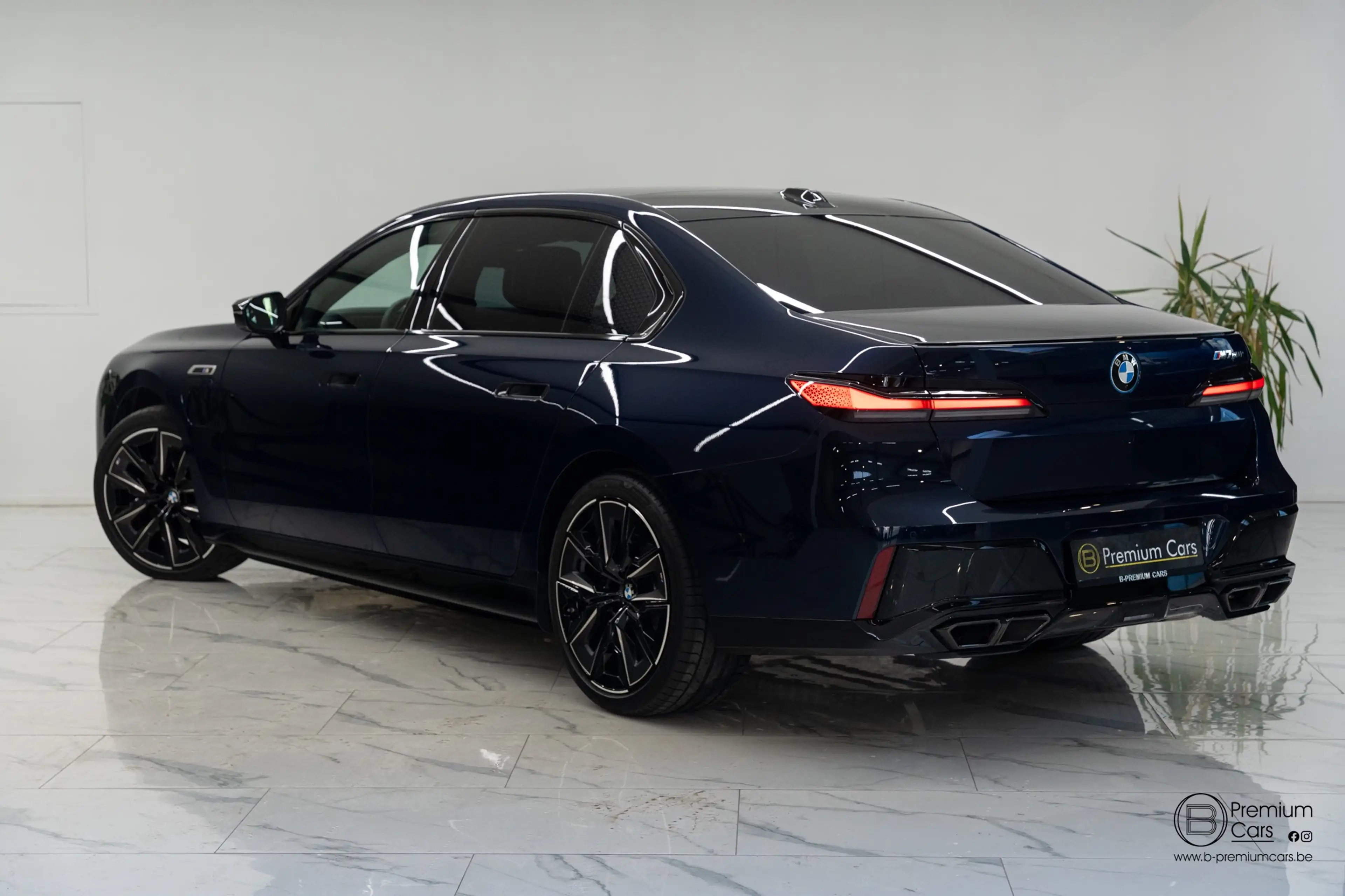 BMW 760 xDrive Individual! FULL OPTIONS! Black pack! — photo 14