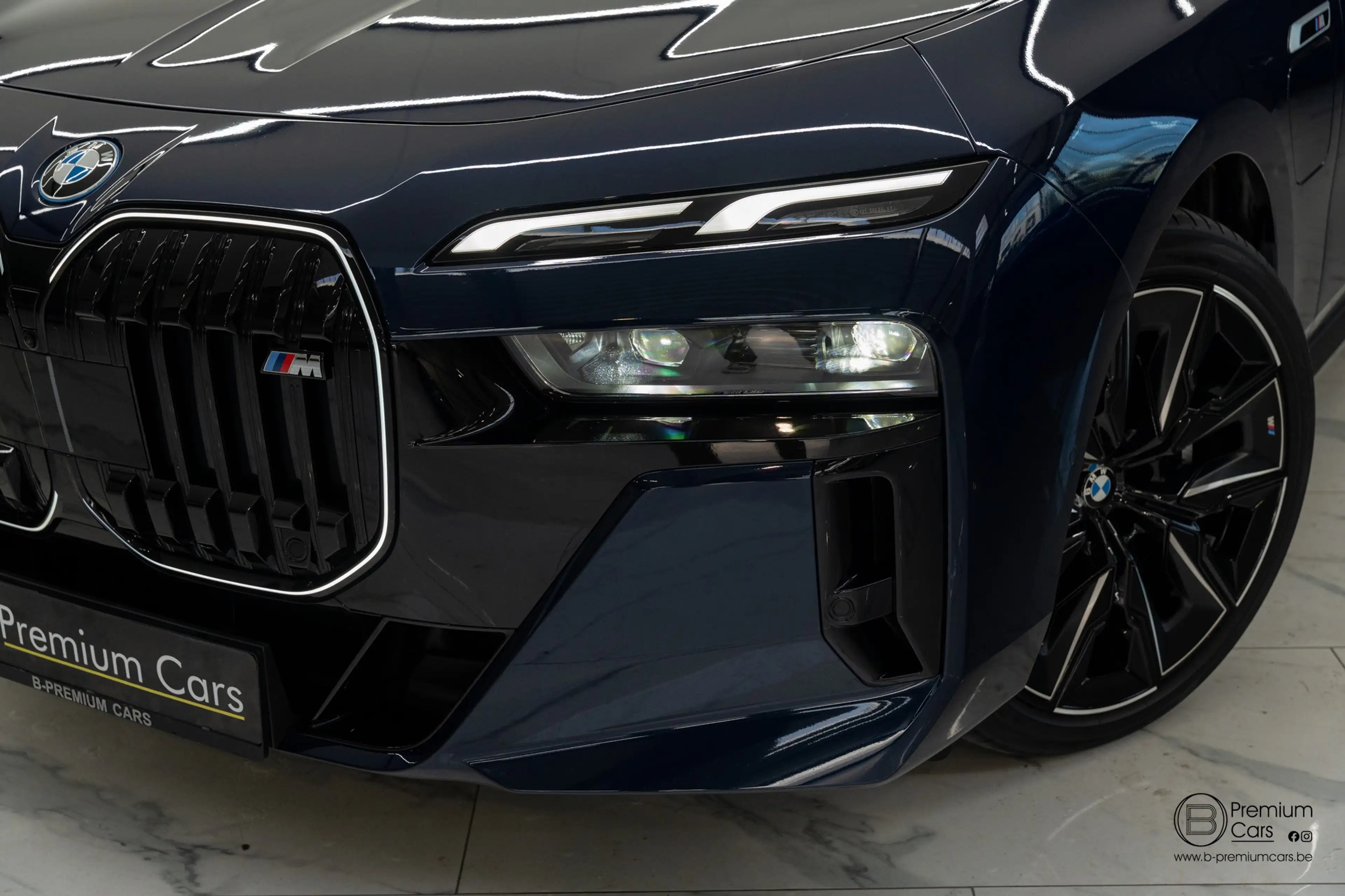 BMW 760 xDrive Individual! FULL OPTIONS! Black pack! — photo 3