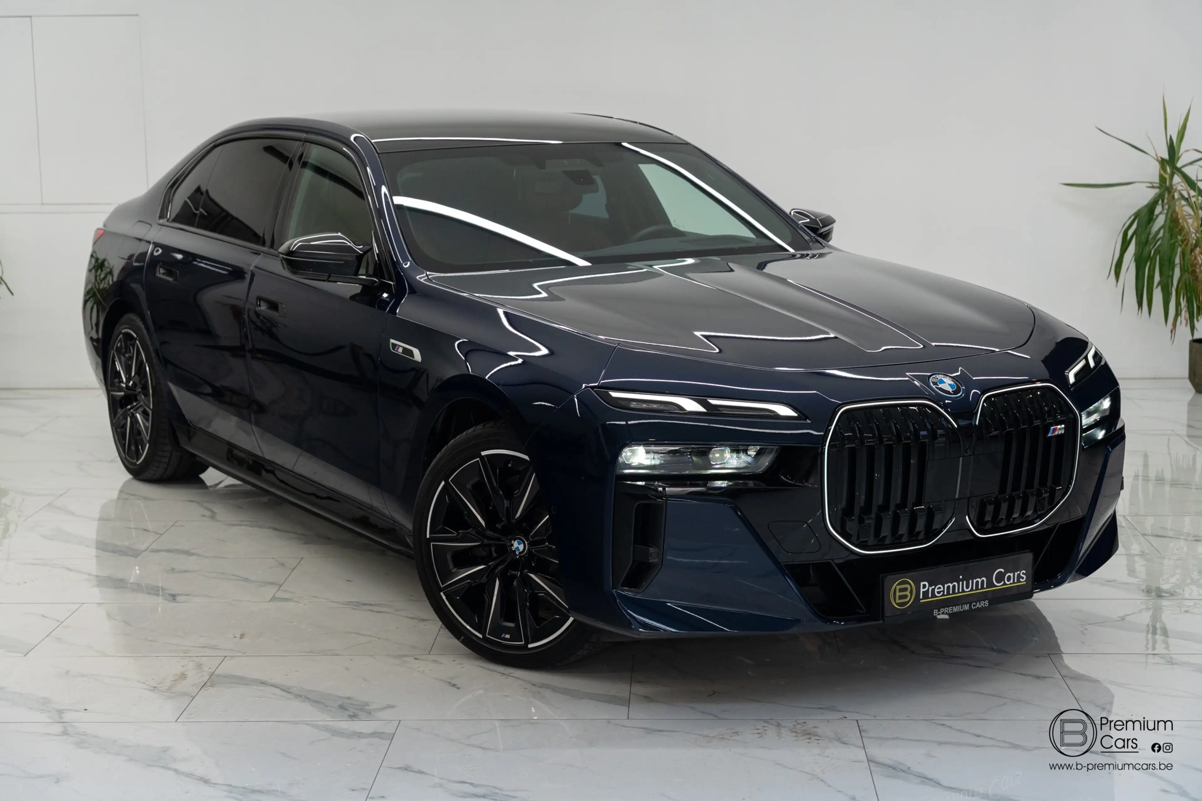 BMW 760 xDrive Individual! FULL OPTIONS! Black pack! — photo 8